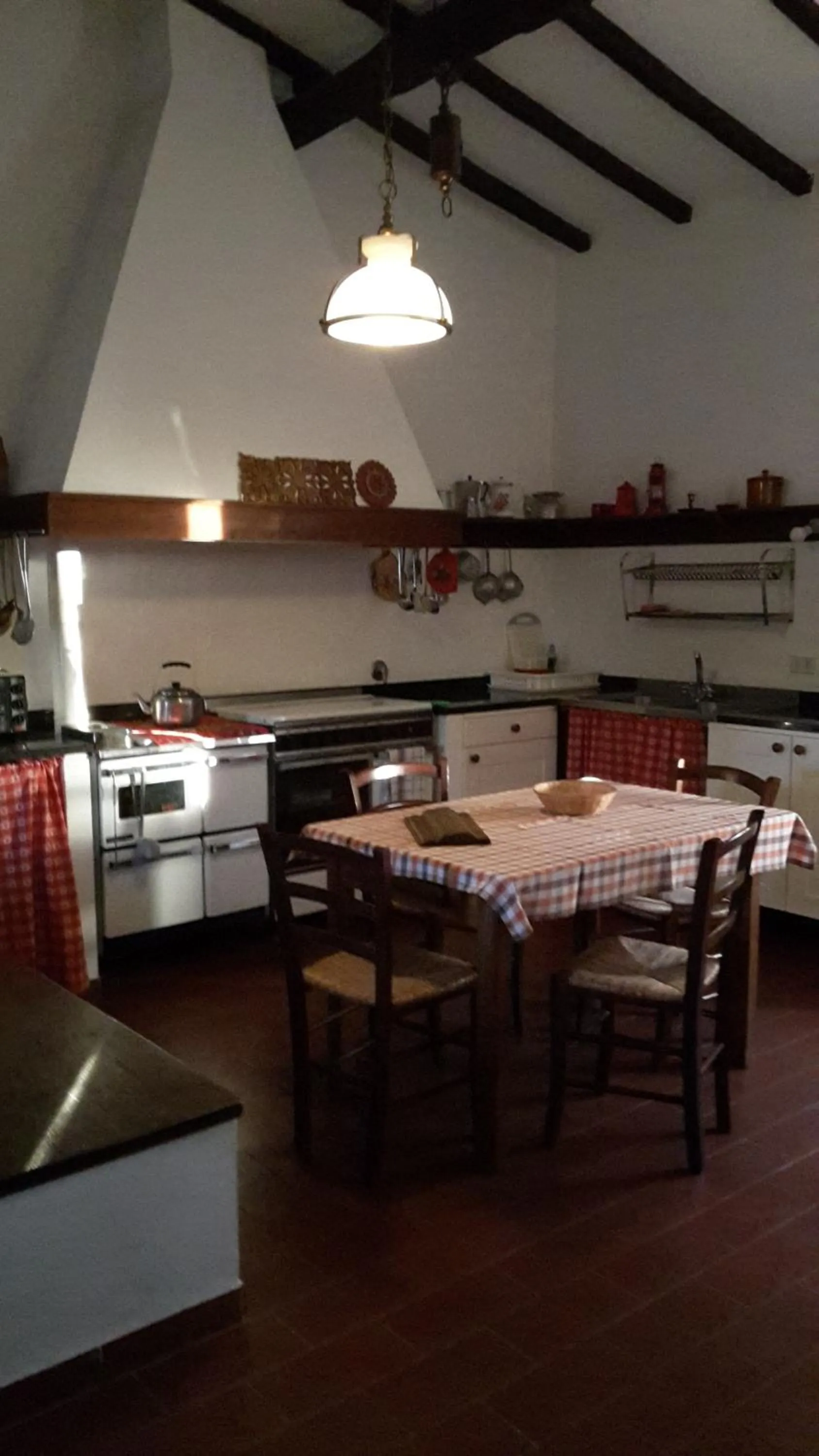 Communal kitchen in Artenatura BeB