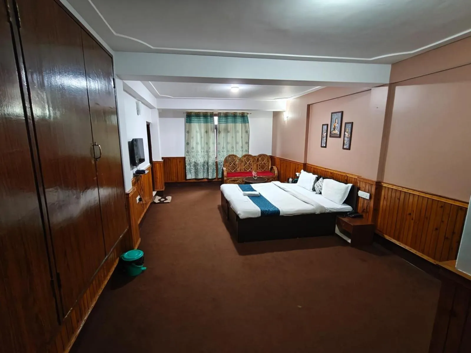 Bed in Hotel Sunmount Mayal Retreat