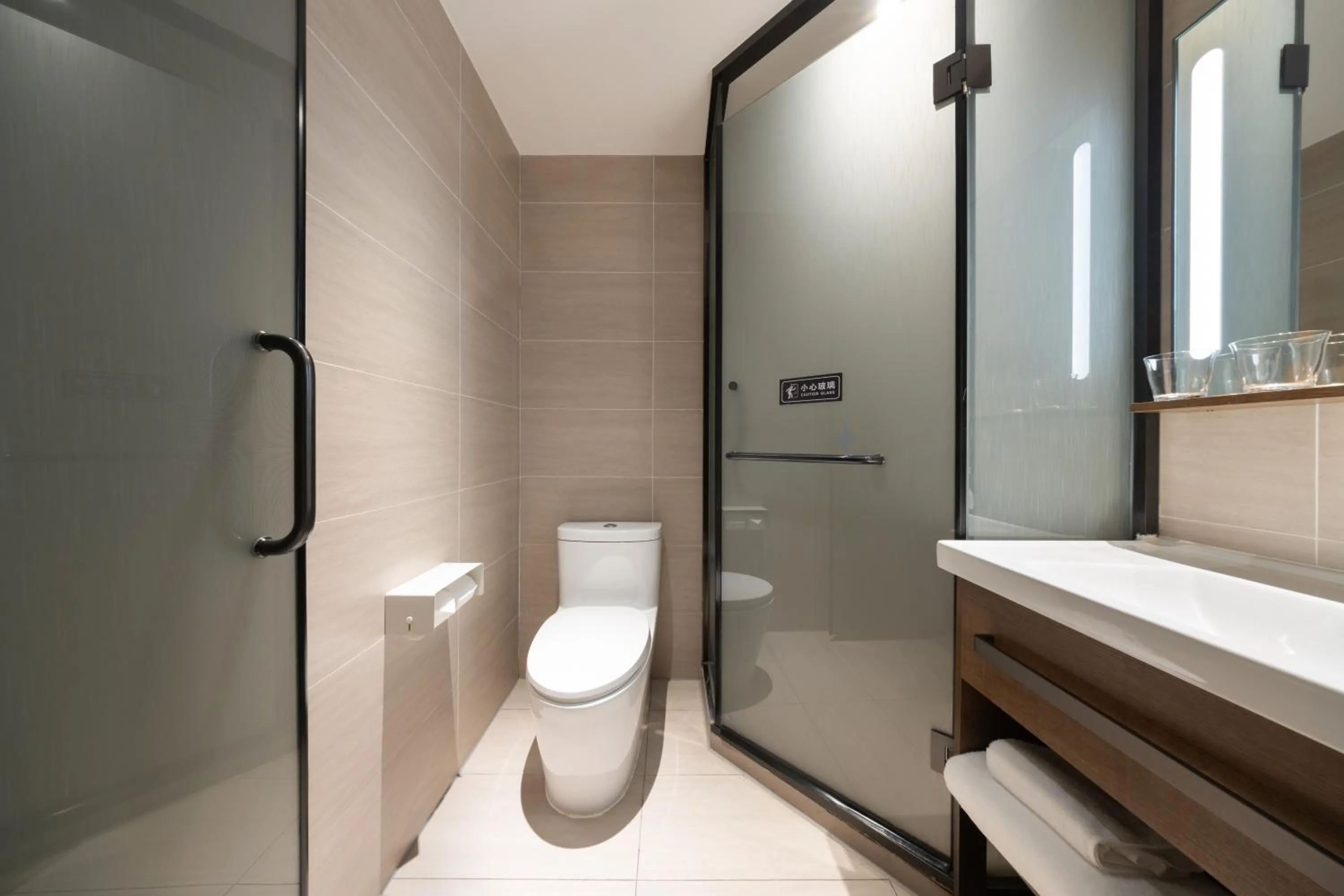 Toilet in Hanting Hotel Beijing South Railway Station South Square