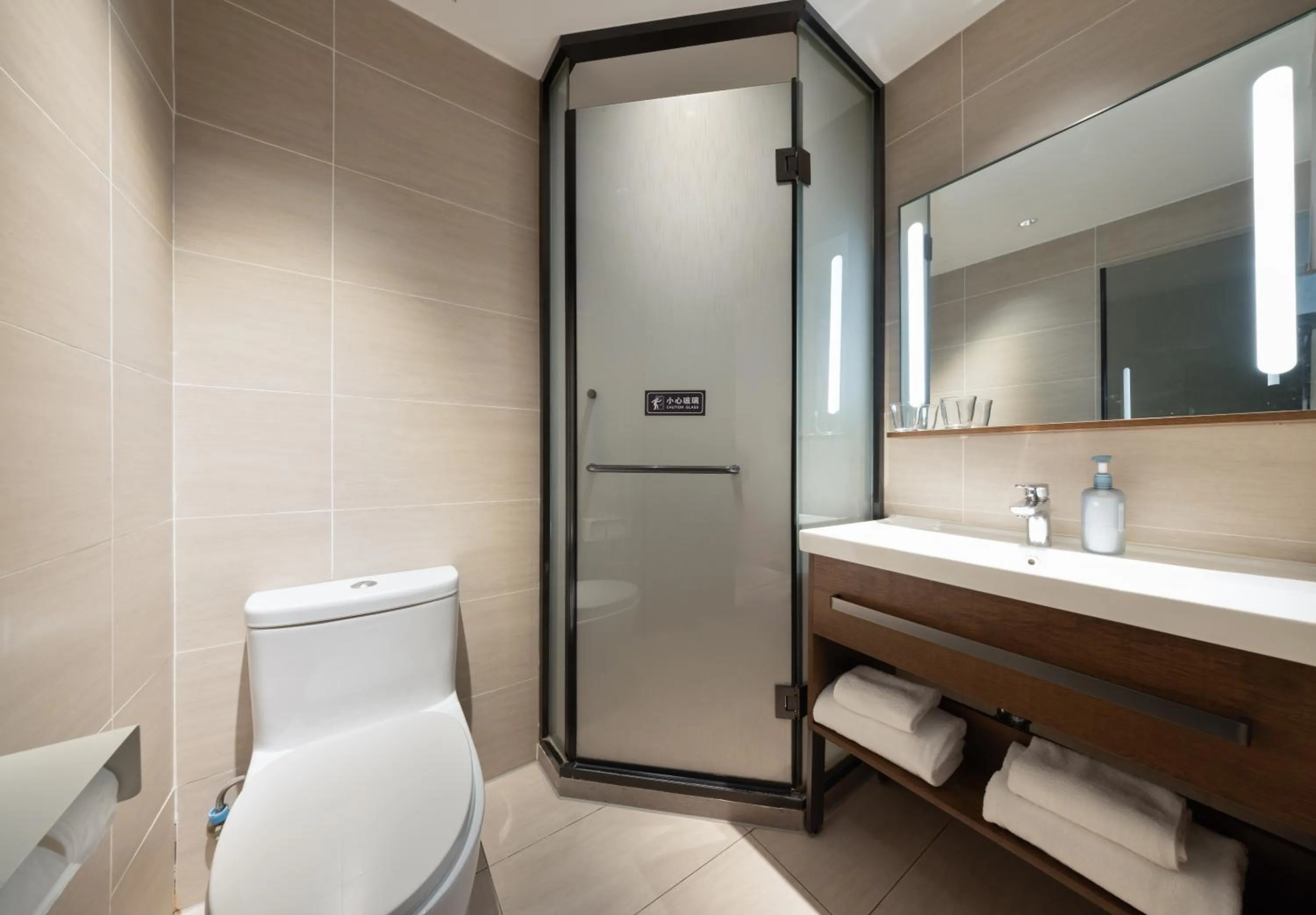 Toilet in Hanting Hotel Beijing South Railway Station South Square