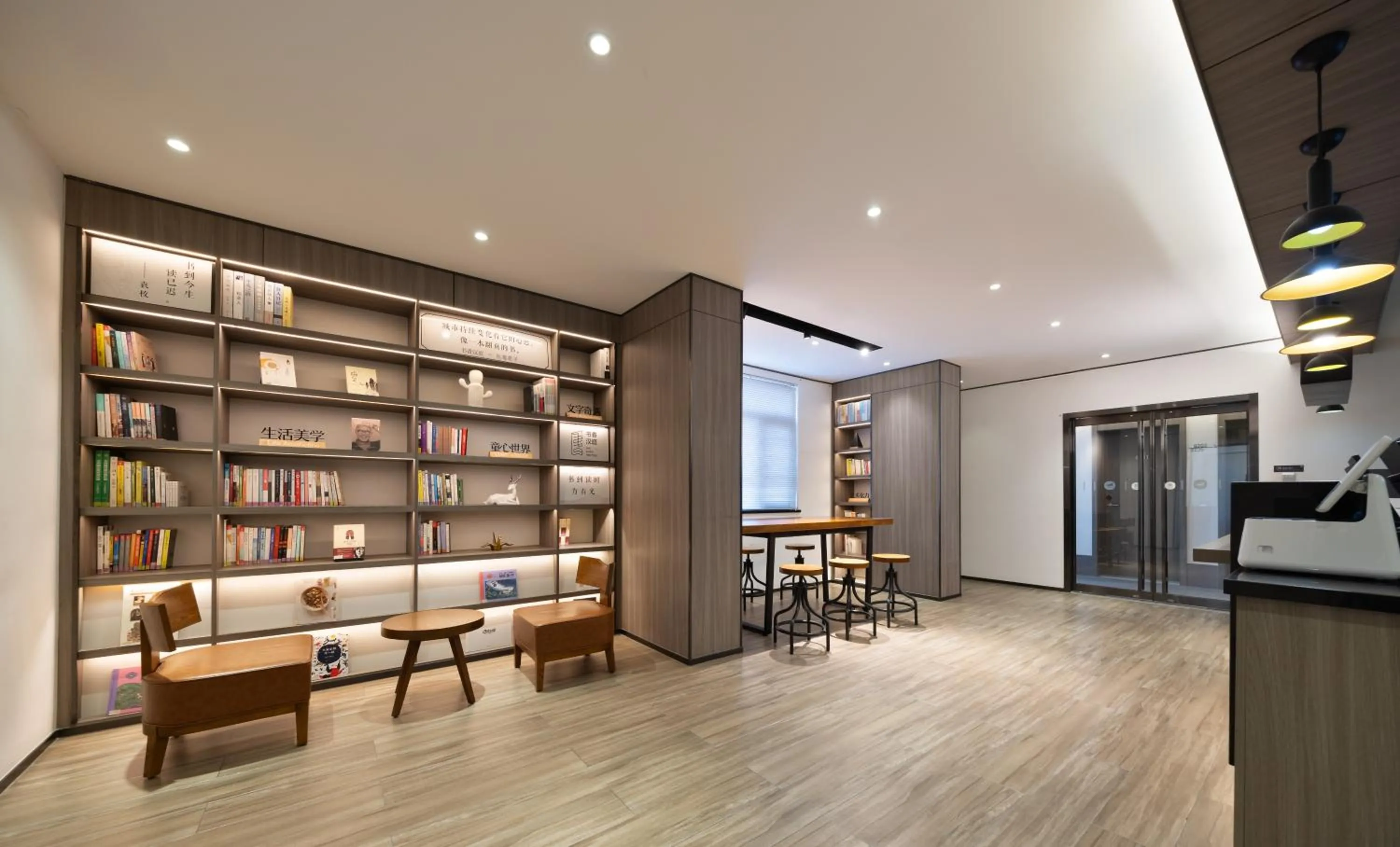 Seating area in Hanting Hotel Beijing South Railway Station South Square