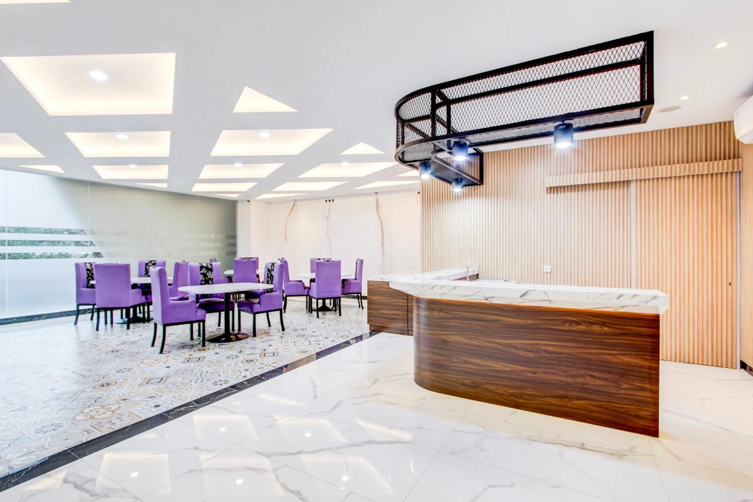 Lobby or reception in Townhouse OAK Near The Park Mall Semarang Formerly Semarang Boutique Hotel