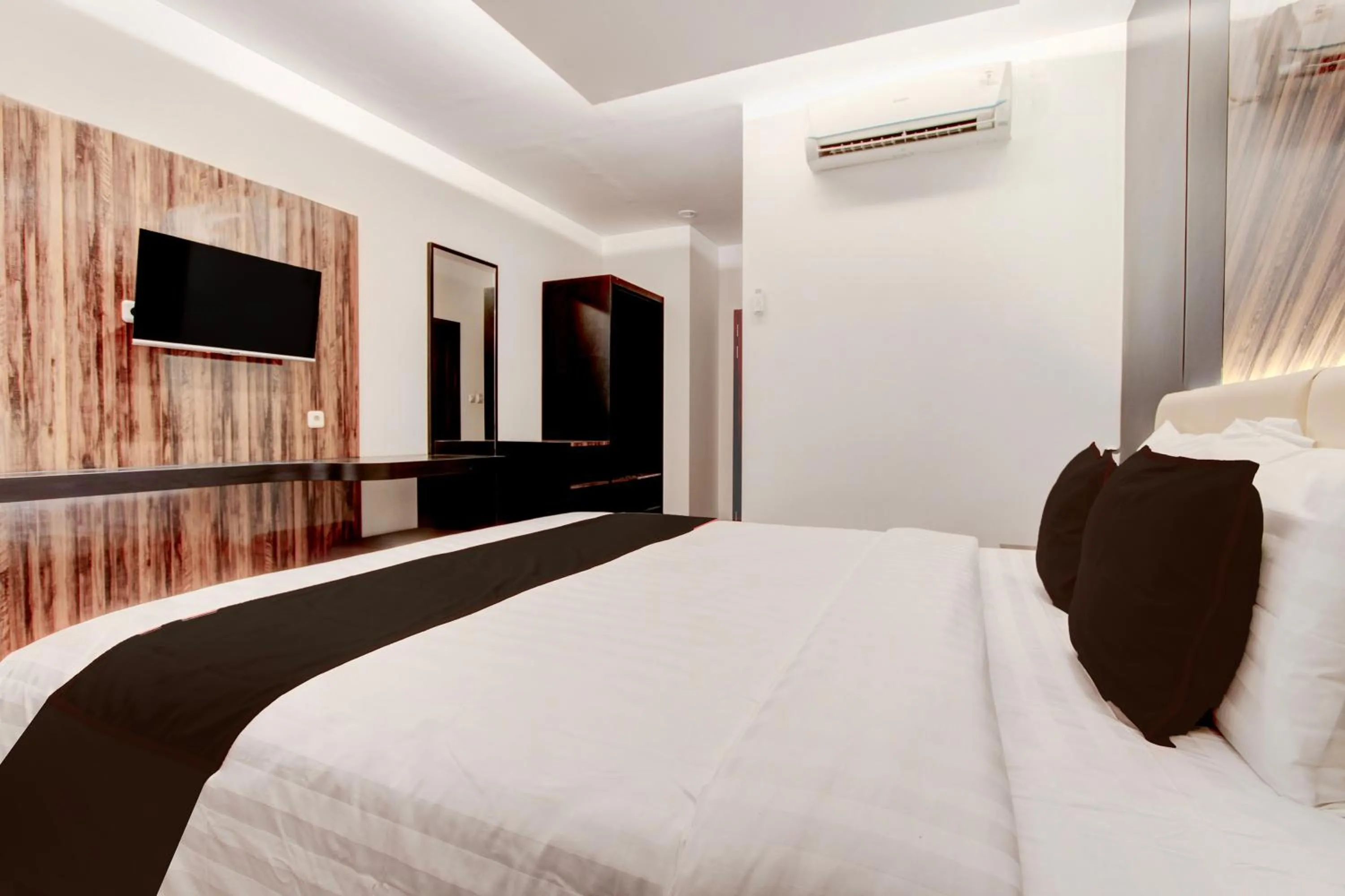Bedroom, Bed in Townhouse OAK Near The Park Mall Semarang Formerly Semarang Boutique Hotel