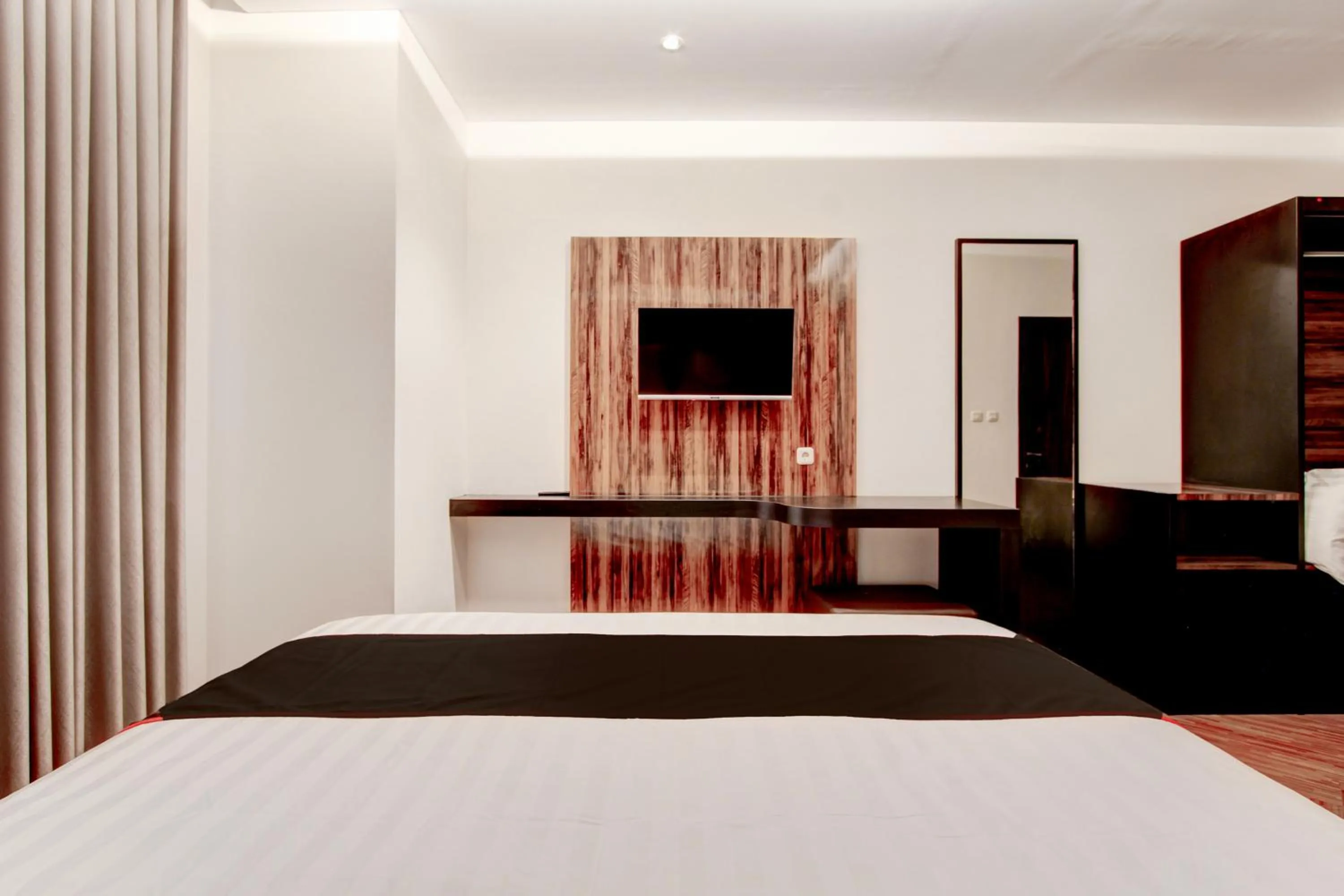 Bedroom, Bed in Townhouse OAK Near The Park Mall Semarang Formerly Semarang Boutique Hotel