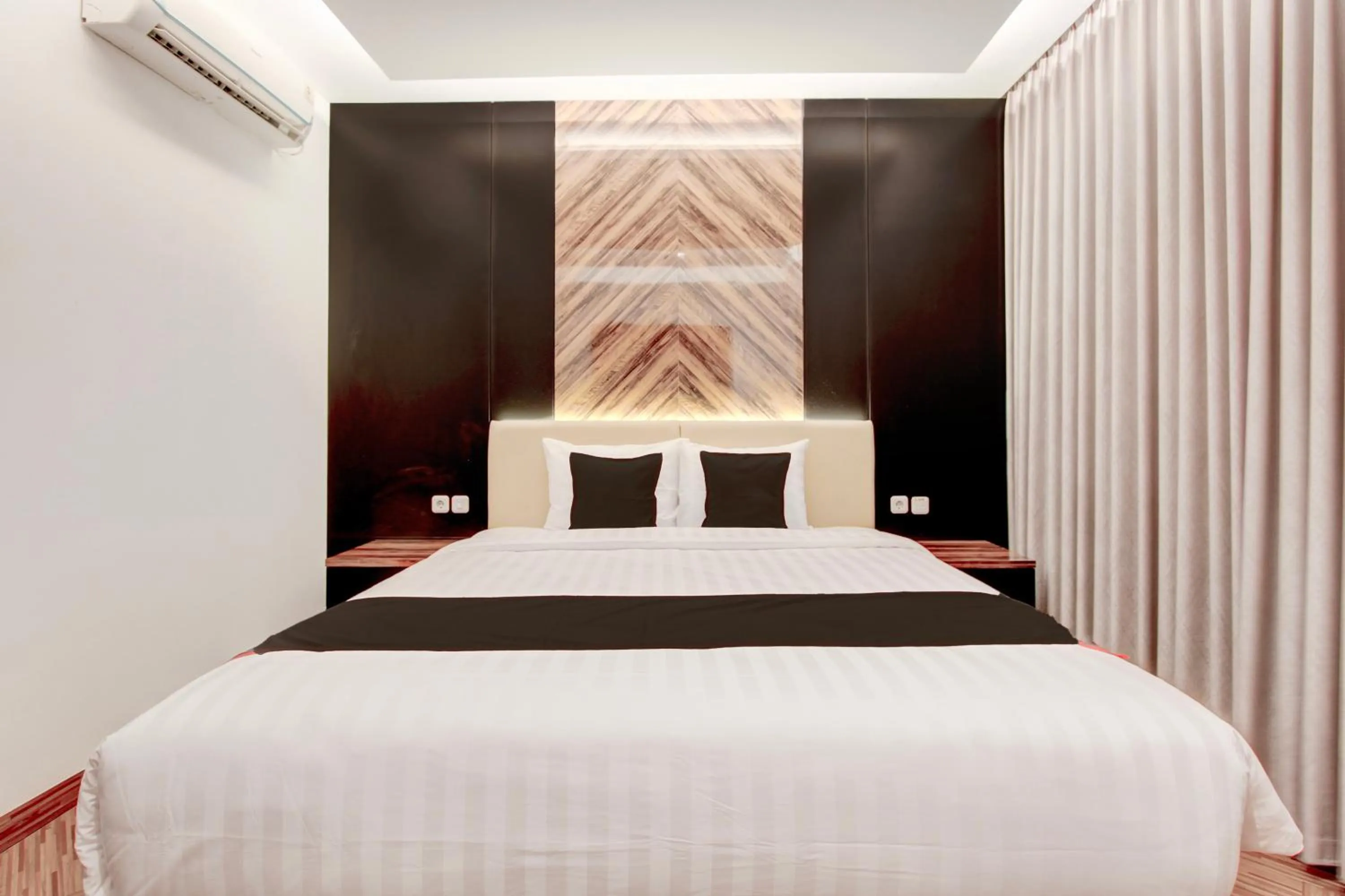 Bedroom, Bed in Townhouse OAK Near The Park Mall Semarang Formerly Semarang Boutique Hotel