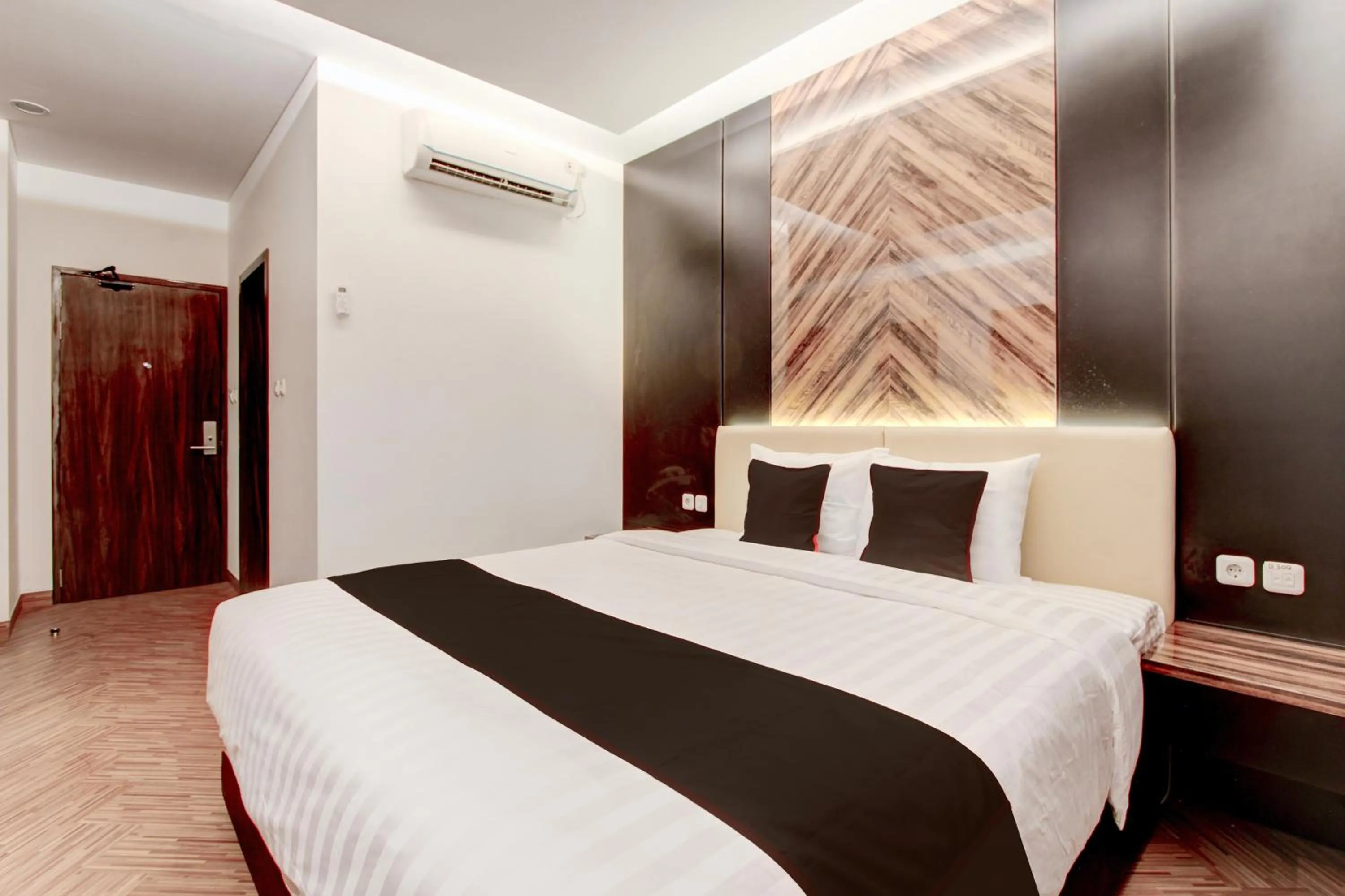 Bedroom, Bed in Townhouse OAK Near The Park Mall Semarang Formerly Semarang Boutique Hotel