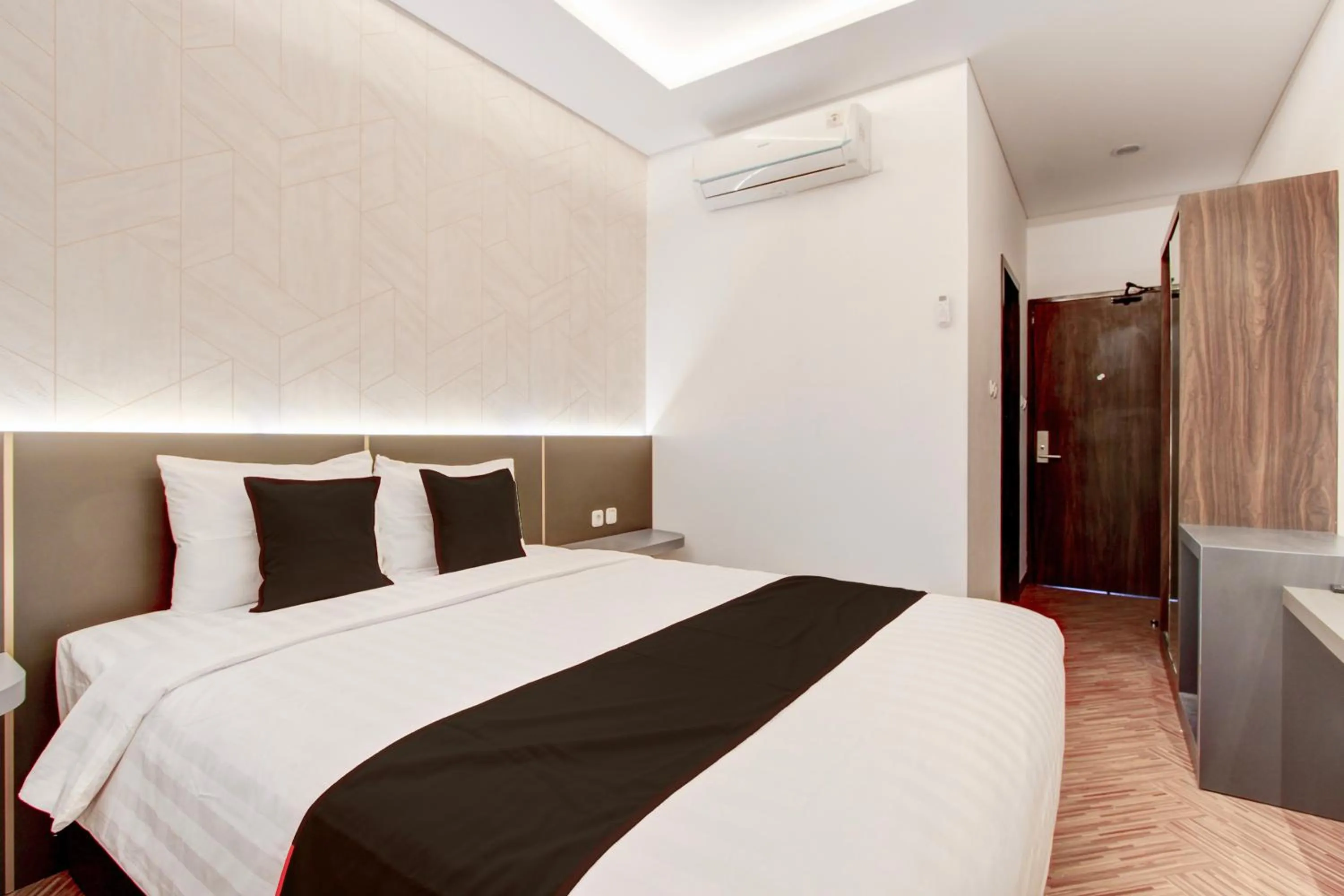 Bedroom, Bed in Townhouse OAK Near The Park Mall Semarang Formerly Semarang Boutique Hotel