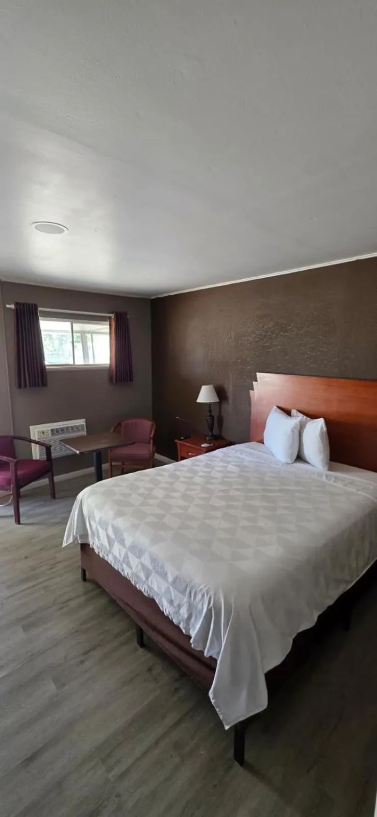 Bed in Country Inn Marion