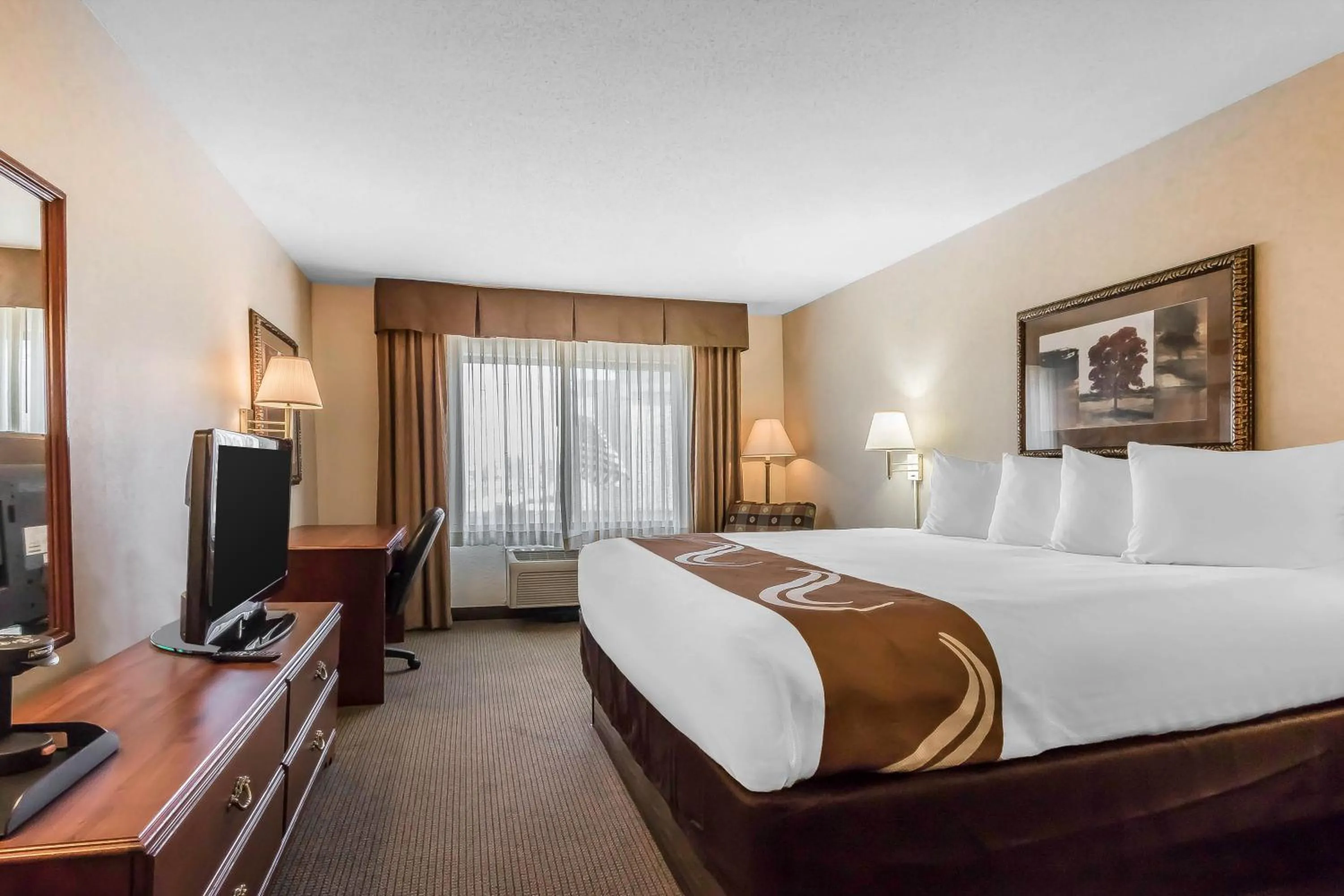 Bed in Comfort Inn & Suites Emporia