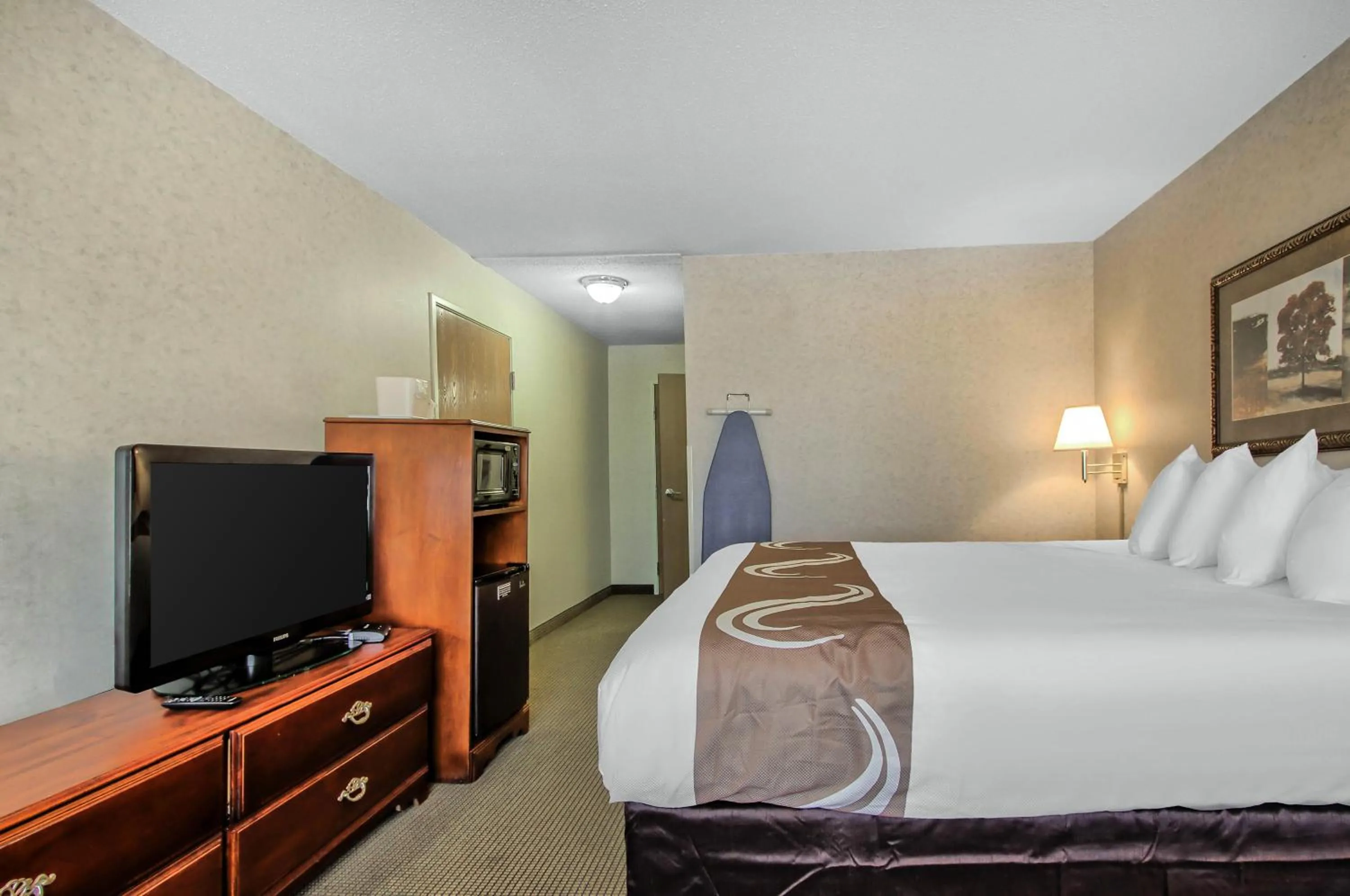 Bed in Comfort Inn & Suites Emporia