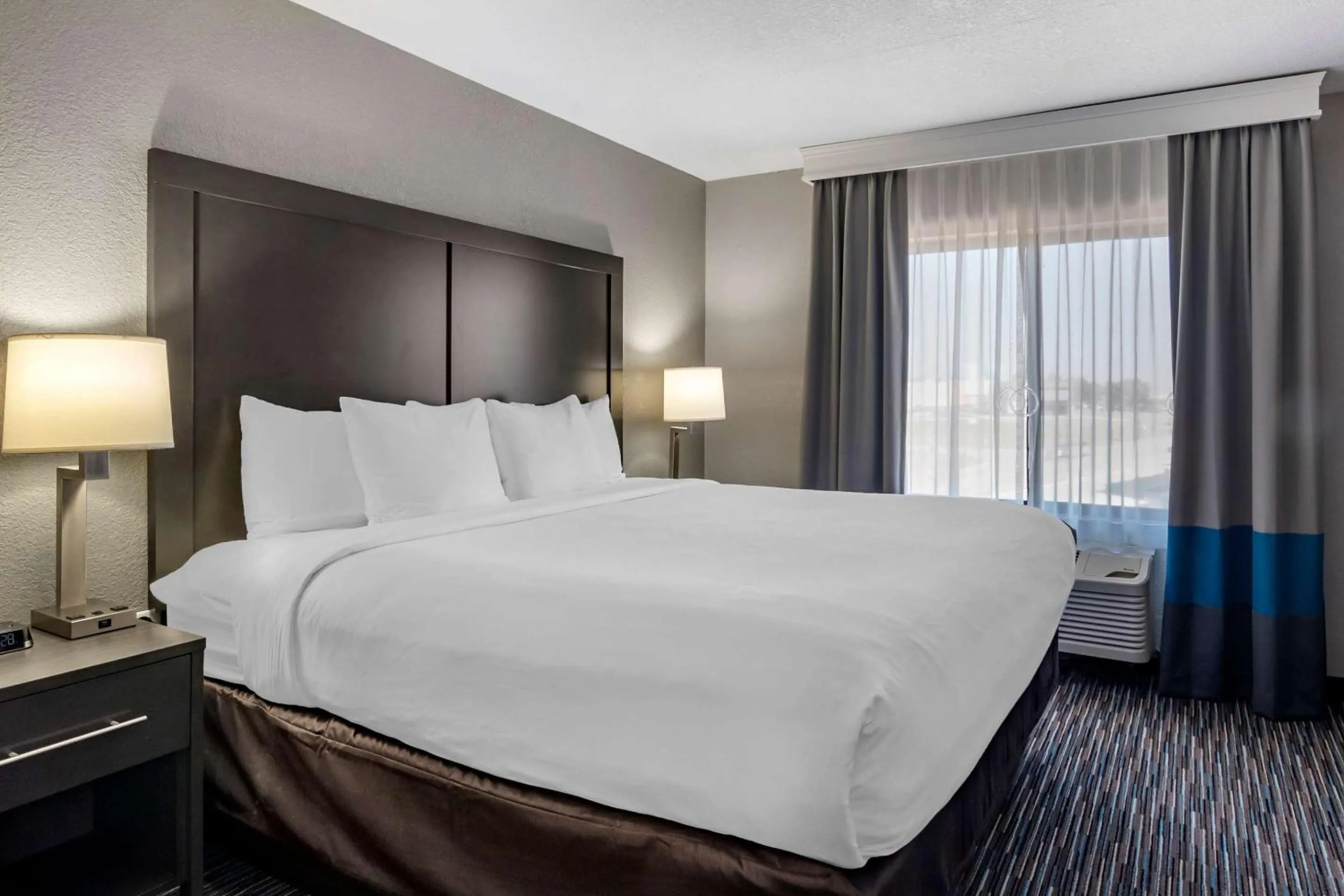 Bedroom, Bed in Comfort Inn & Suites Emporia