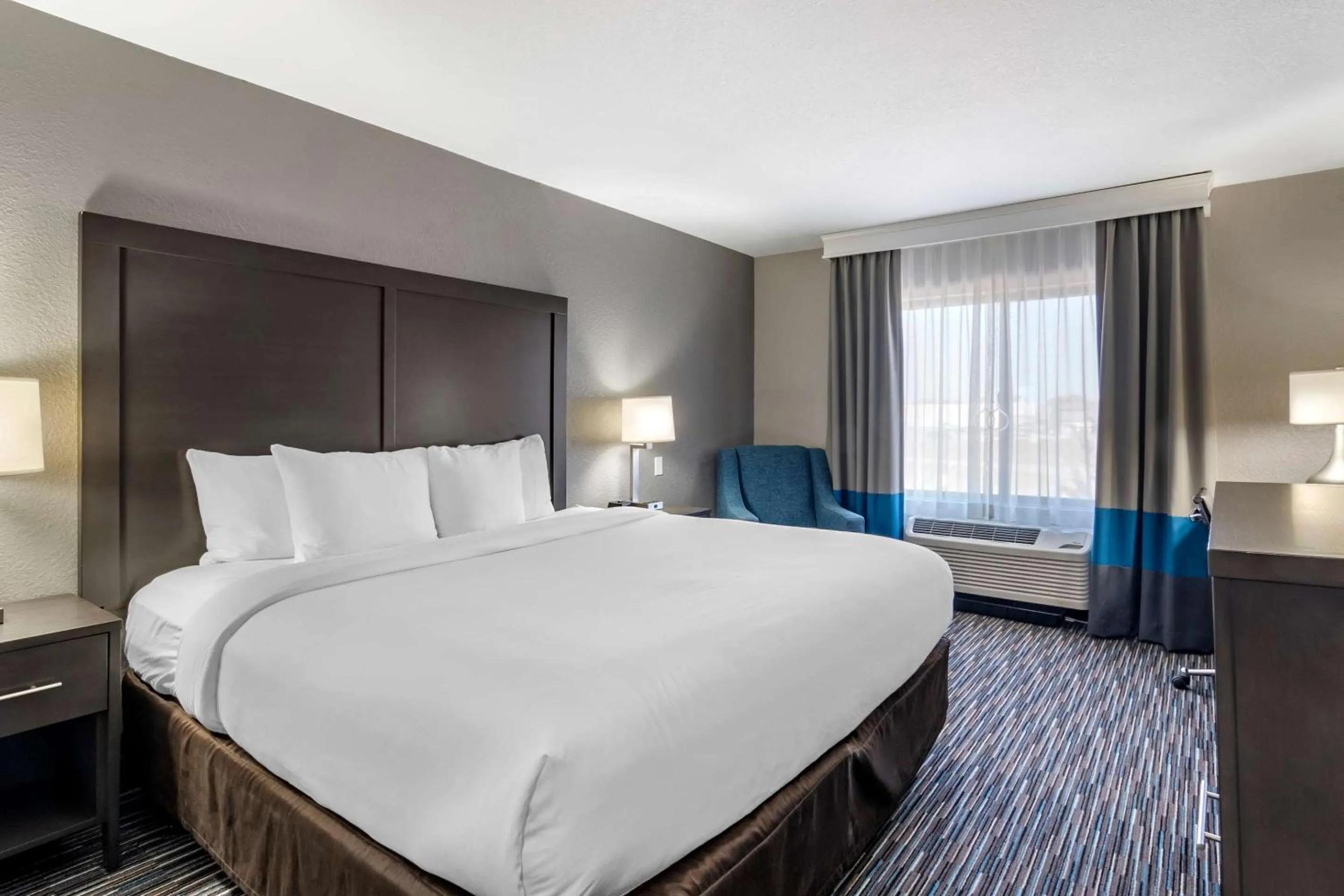 Bedroom, Bed in Comfort Inn & Suites Emporia