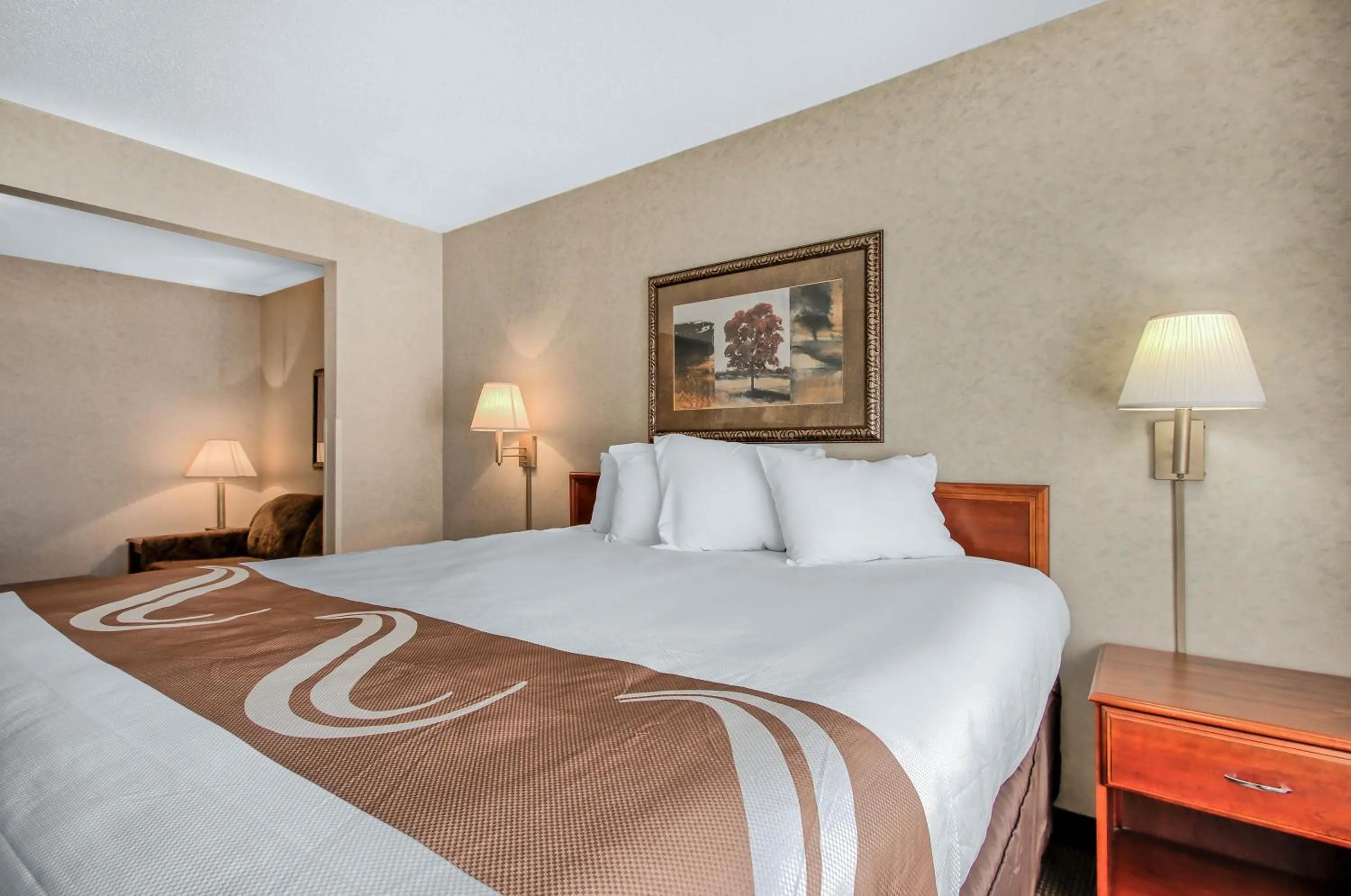 Bed in Comfort Inn & Suites Emporia