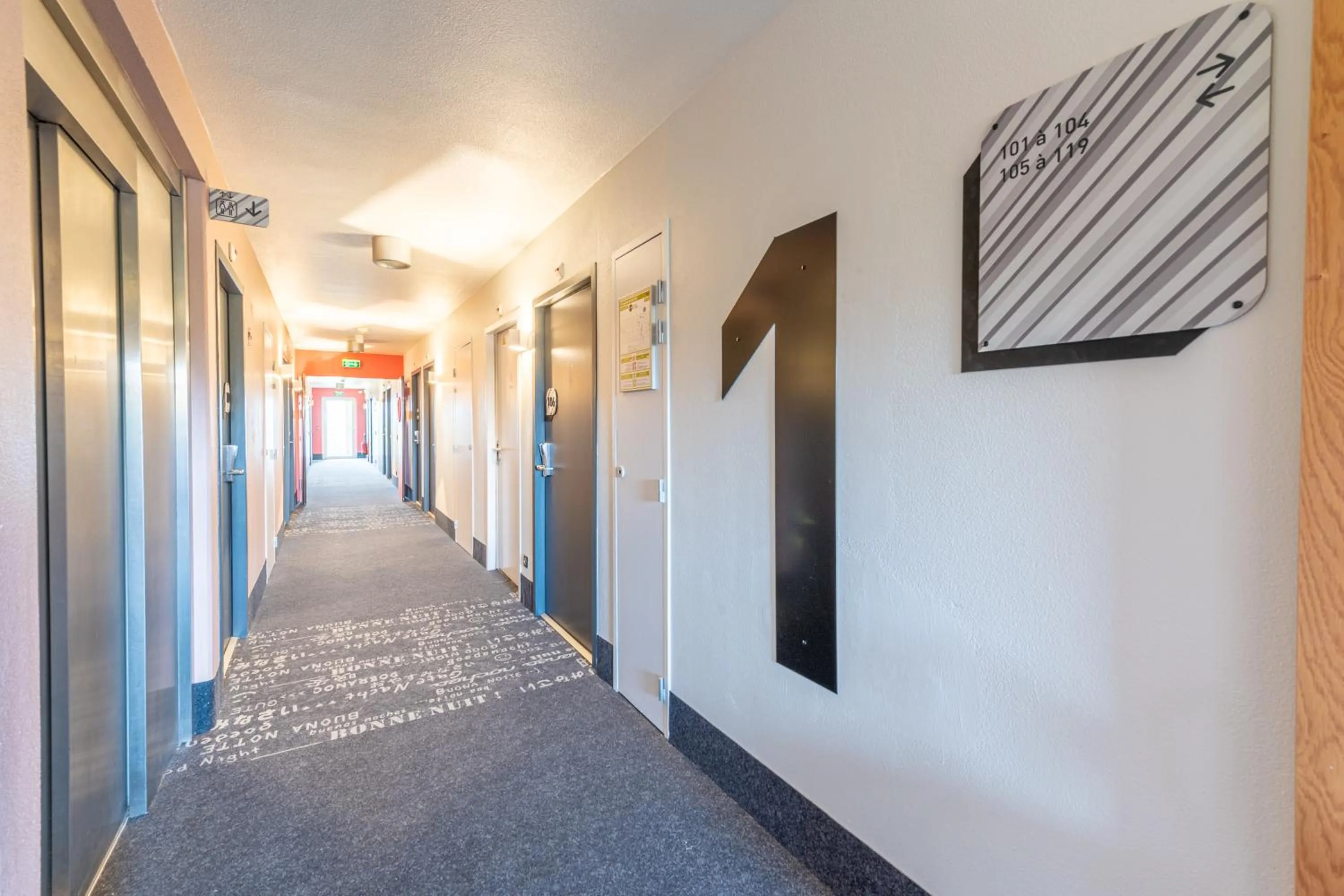 Decorative detail in B&B HOTEL Lieusaint Carré Sénart