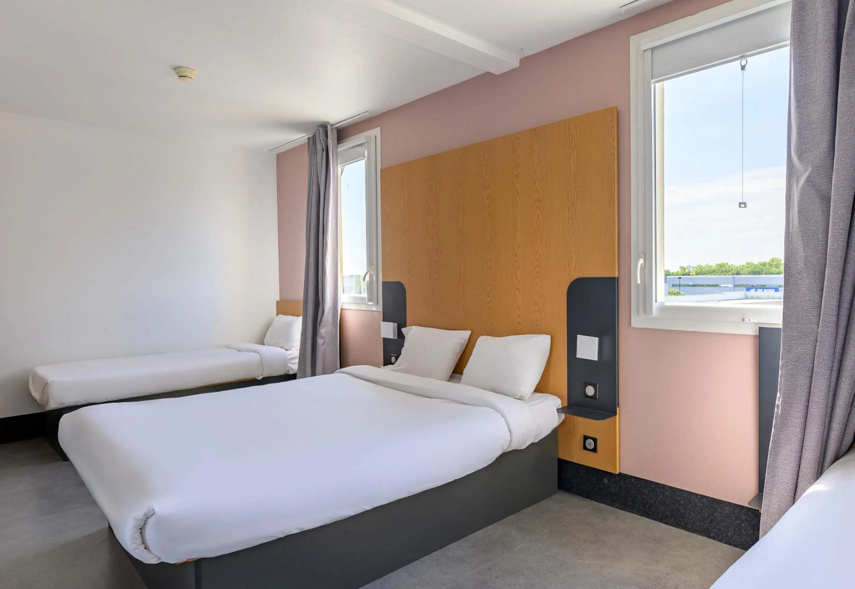 Bedroom, Bed in B&B HOTEL Lieusaint Carré Sénart