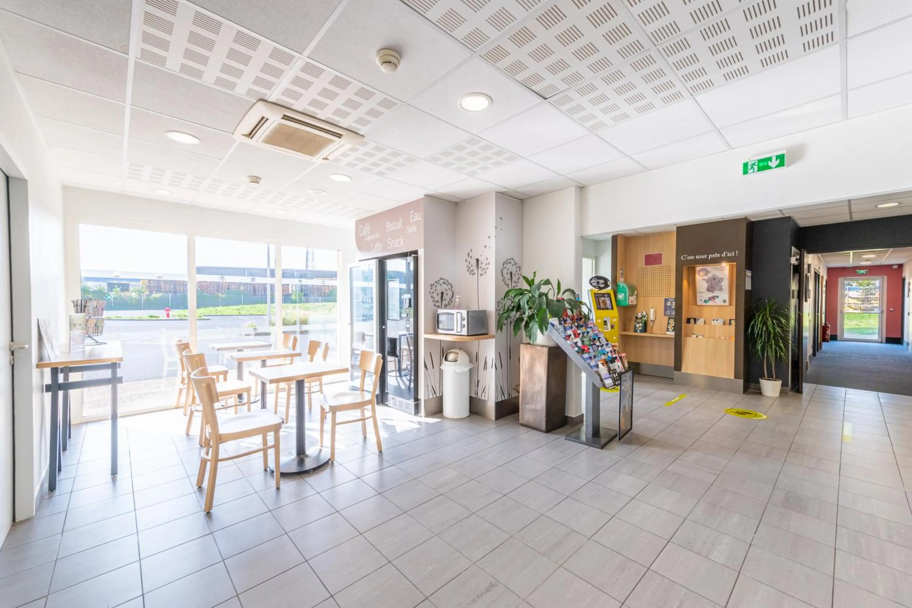 Buffet breakfast in B&B HOTEL Lieusaint Carré Sénart