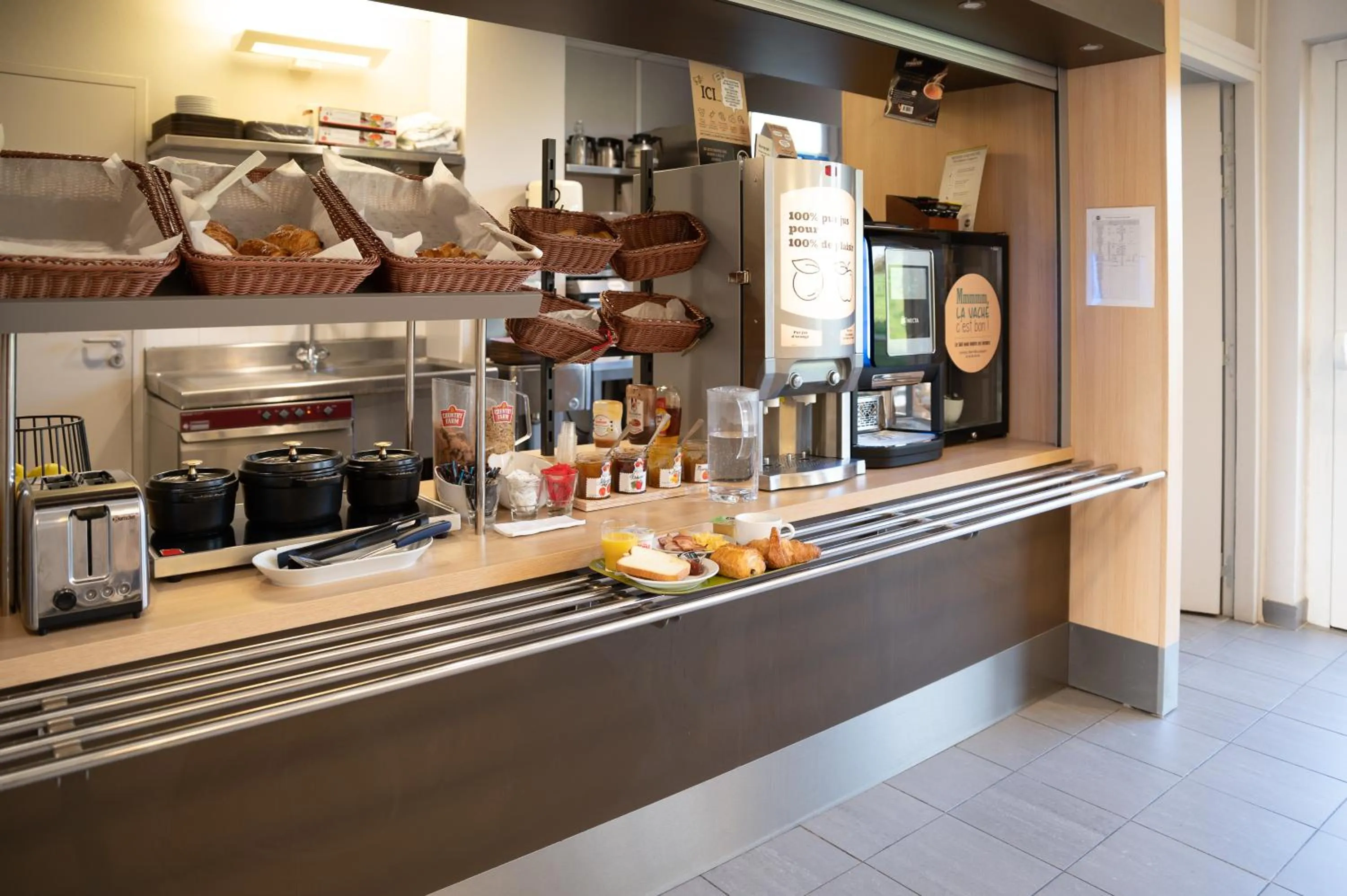 Buffet breakfast in B&B HOTEL Lieusaint Carré Sénart