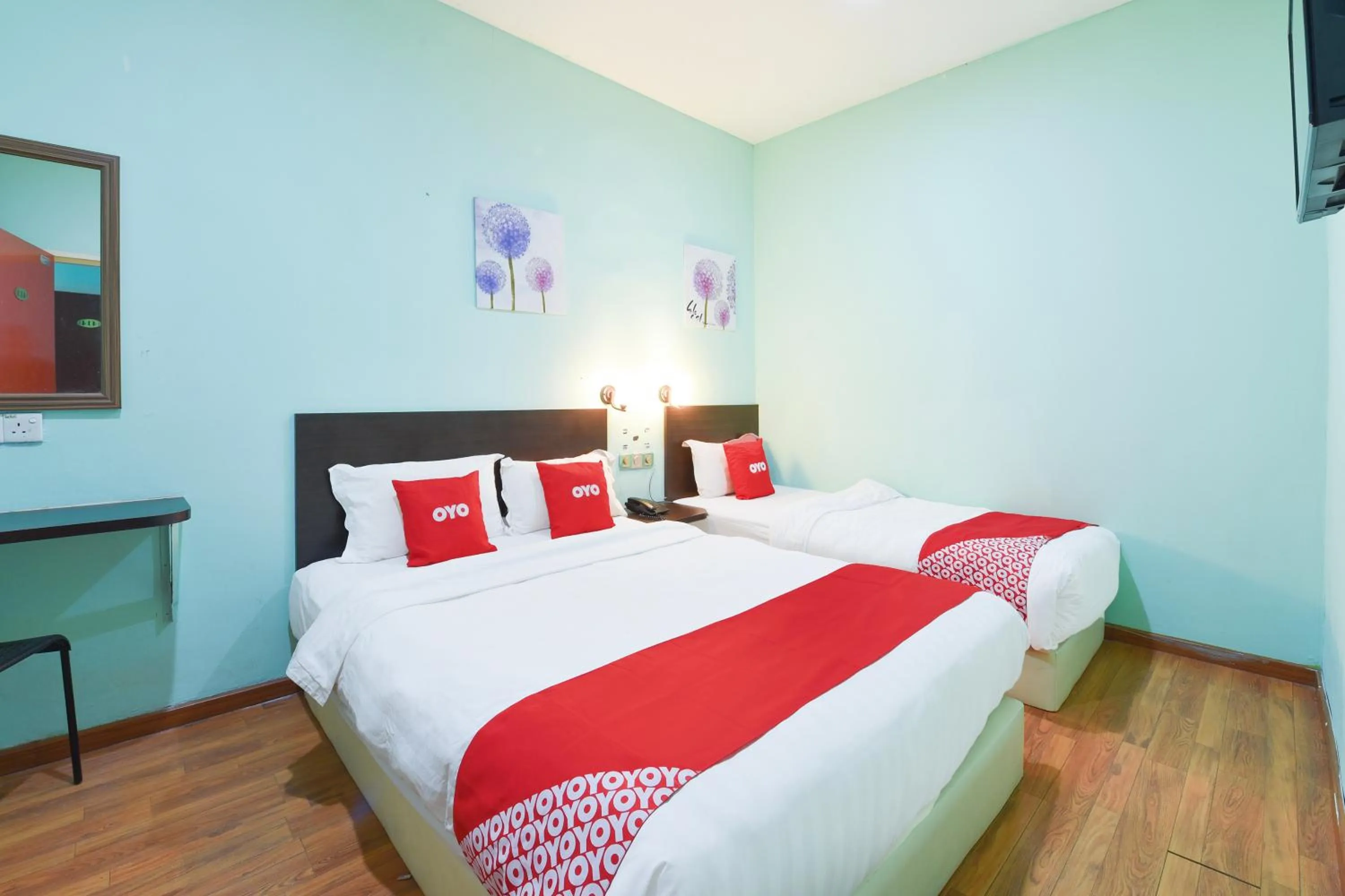 Photo of the whole room, Bed in Dancenter G Home Hotel