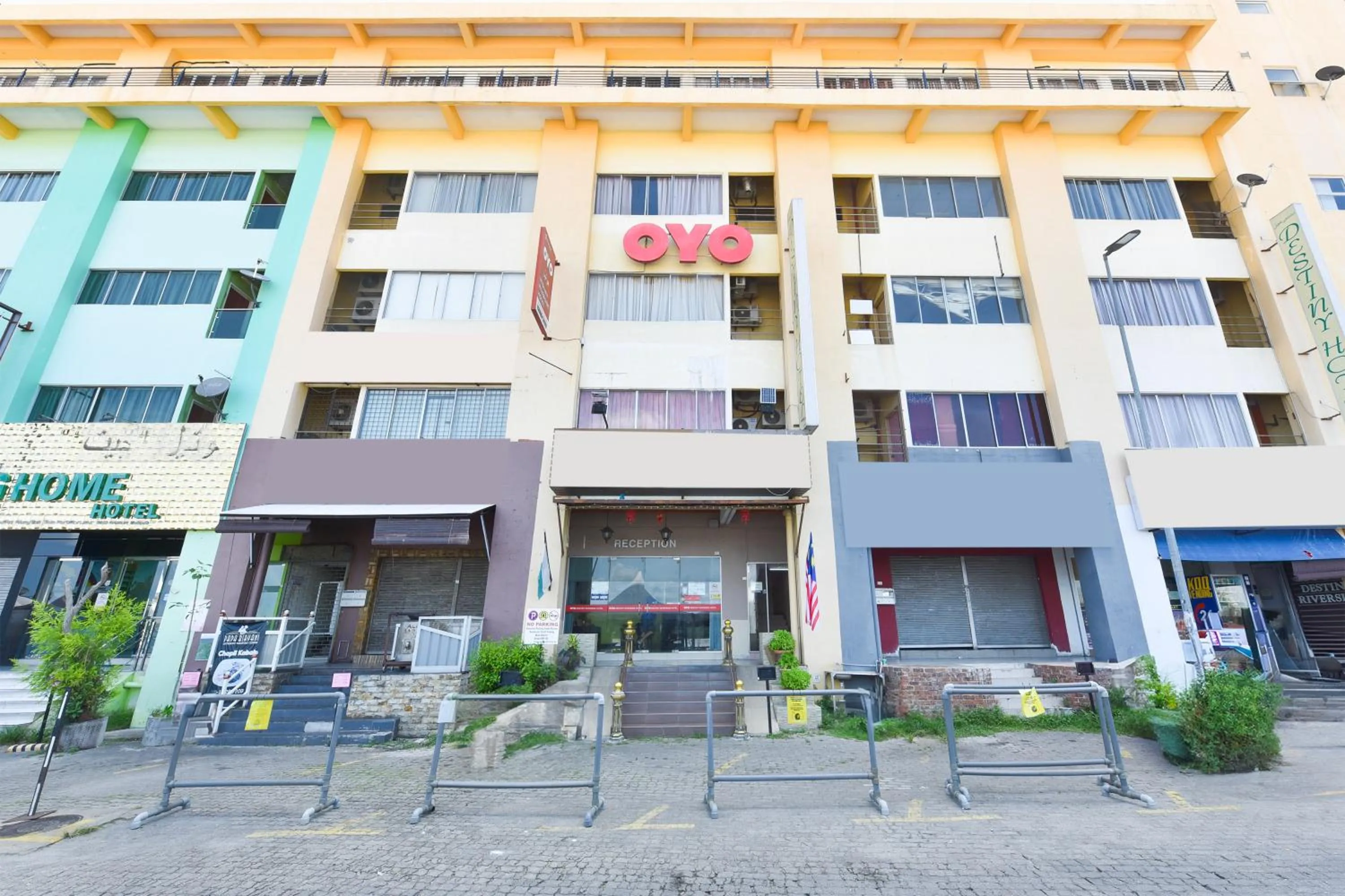 Property building in Dancenter G Home Hotel