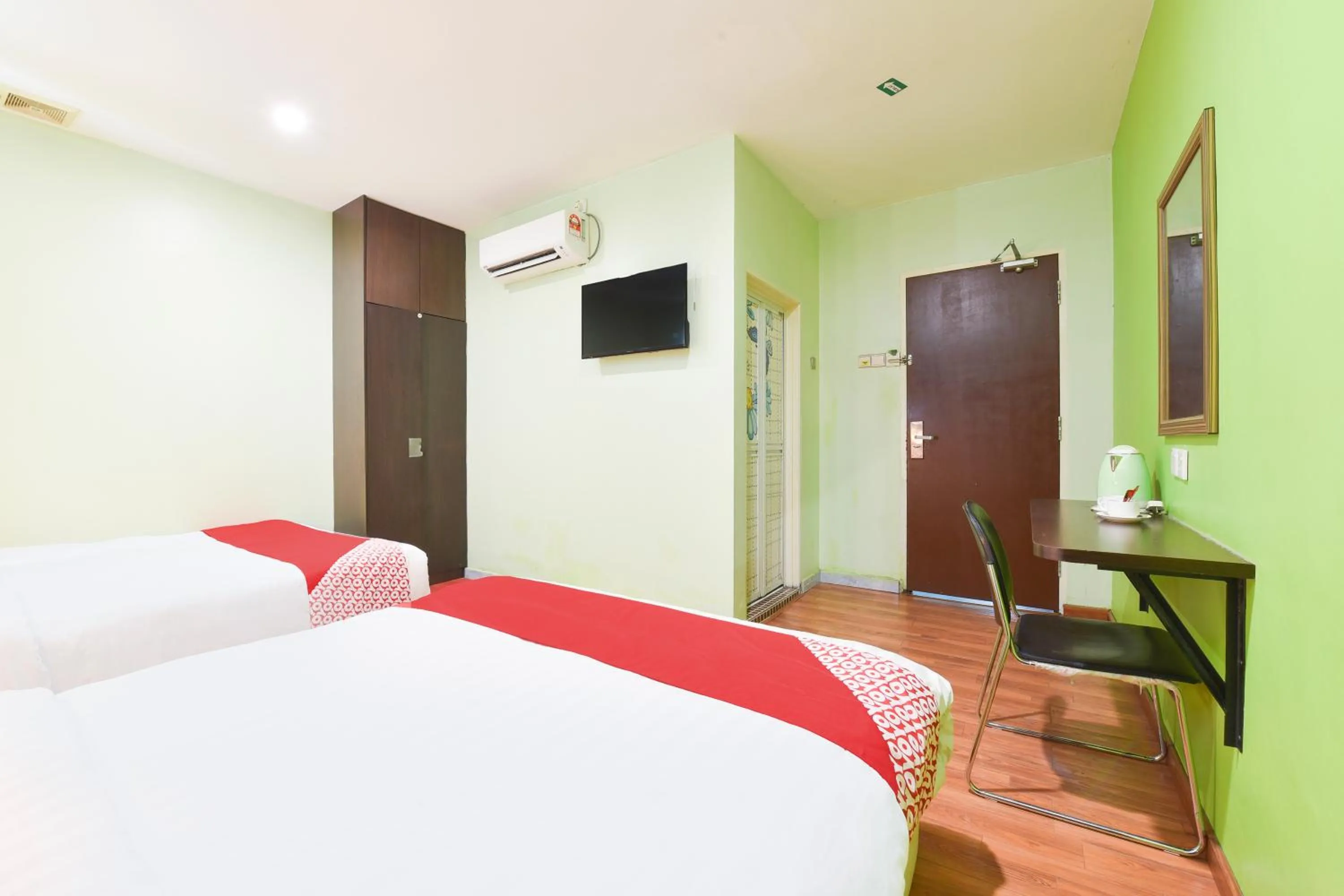 Photo of the whole room, Bed in Dancenter G Home Hotel