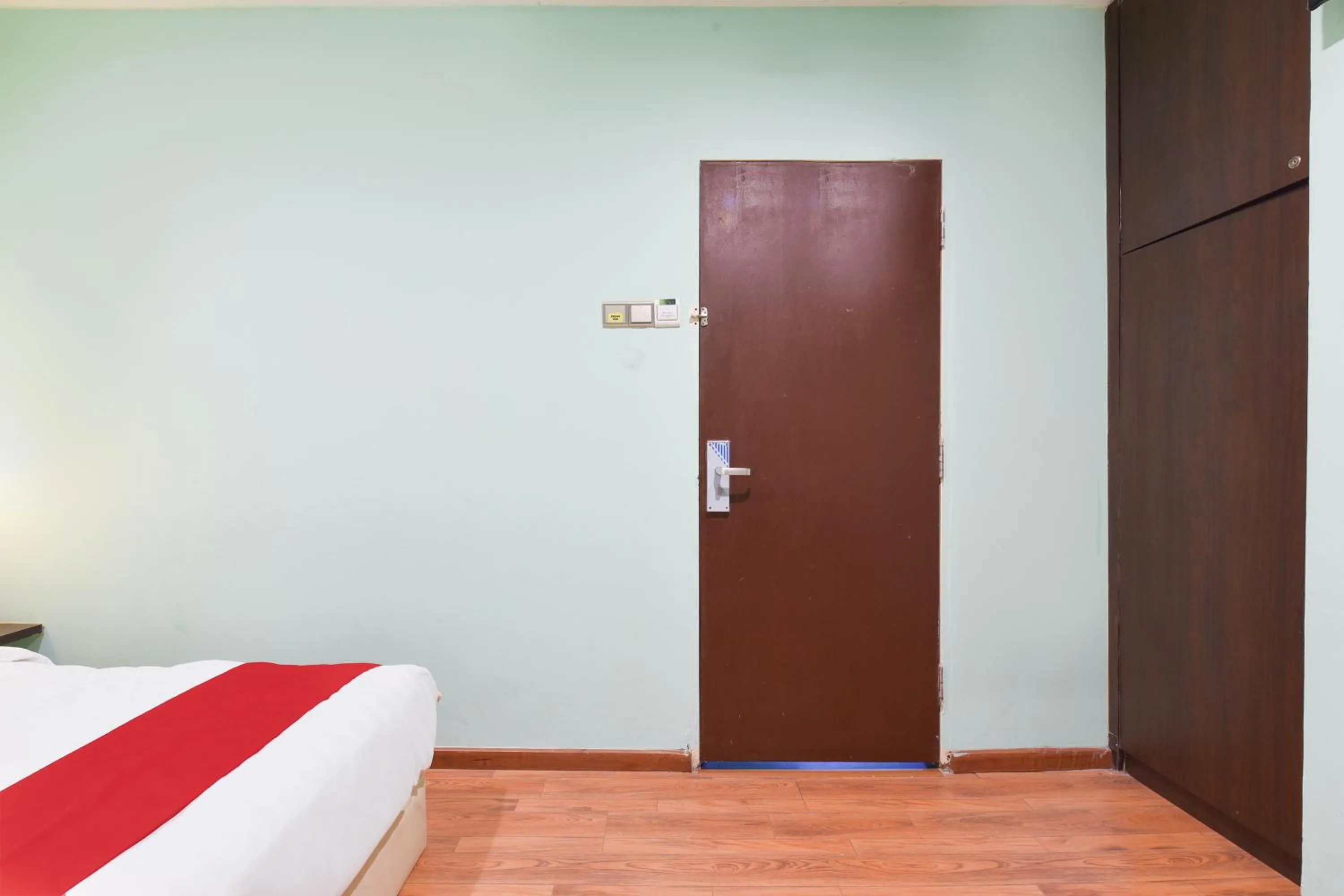 Photo of the whole room, Bed in Dancenter G Home Hotel