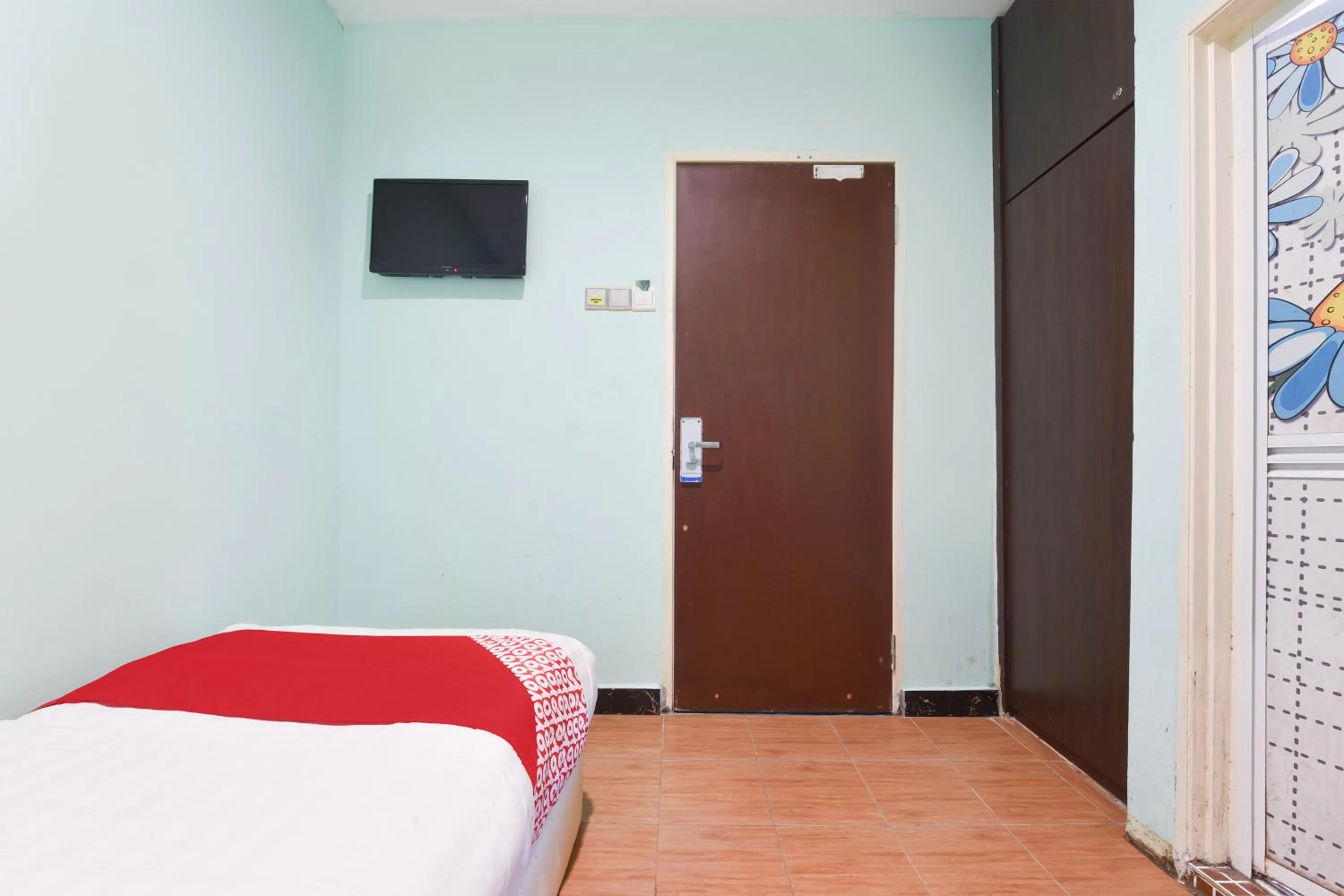 Photo of the whole room, Bed in Dancenter G Home Hotel