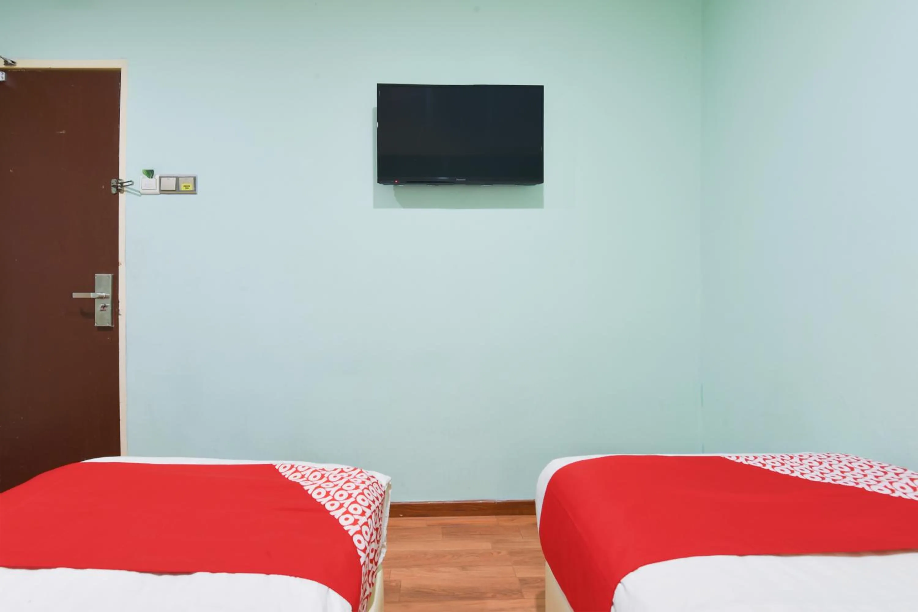 Photo of the whole room, Bed in Dancenter G Home Hotel