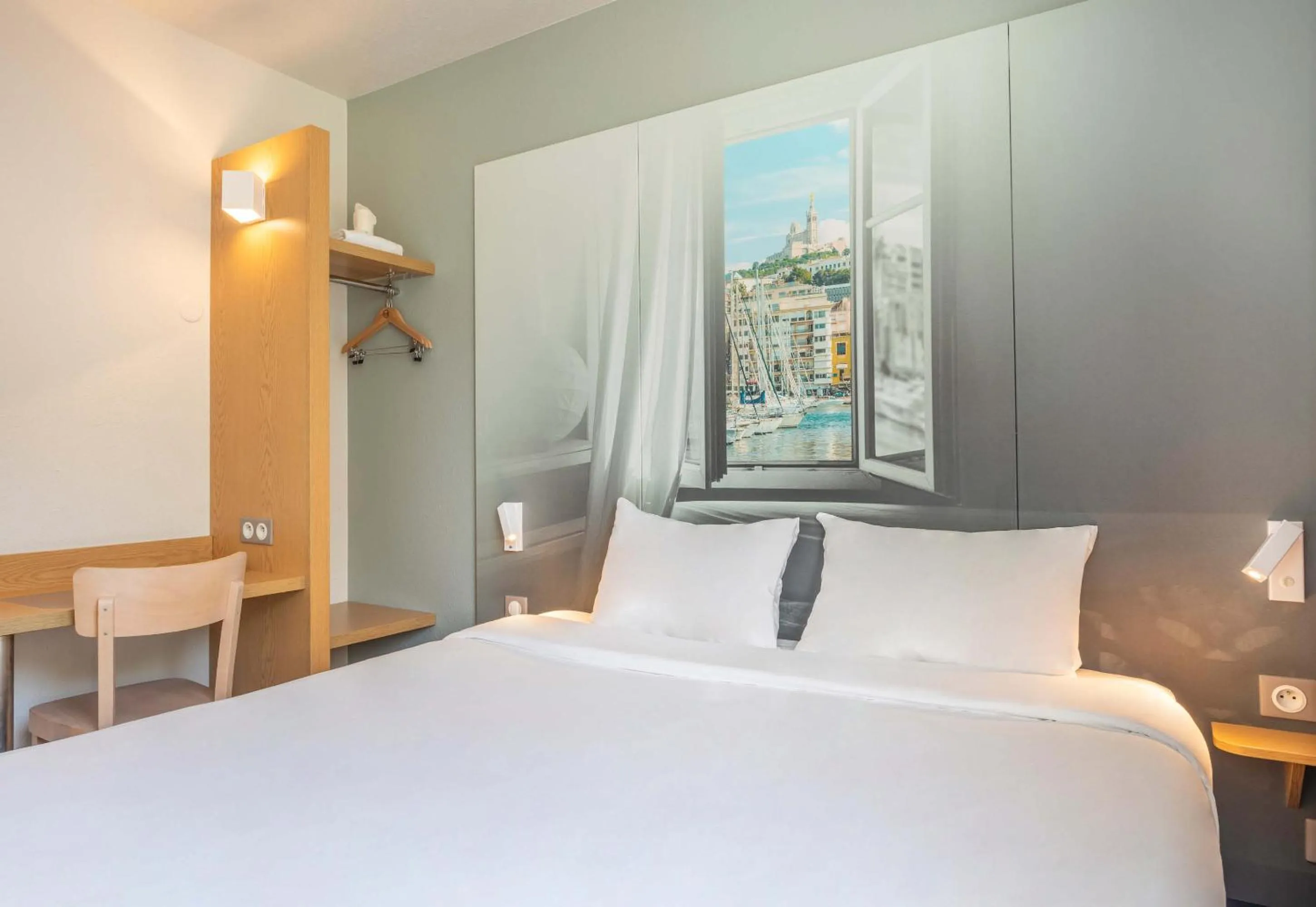 Bedroom, Bed in B&B HOTEL Marseille Aéroport Saint-Victoret