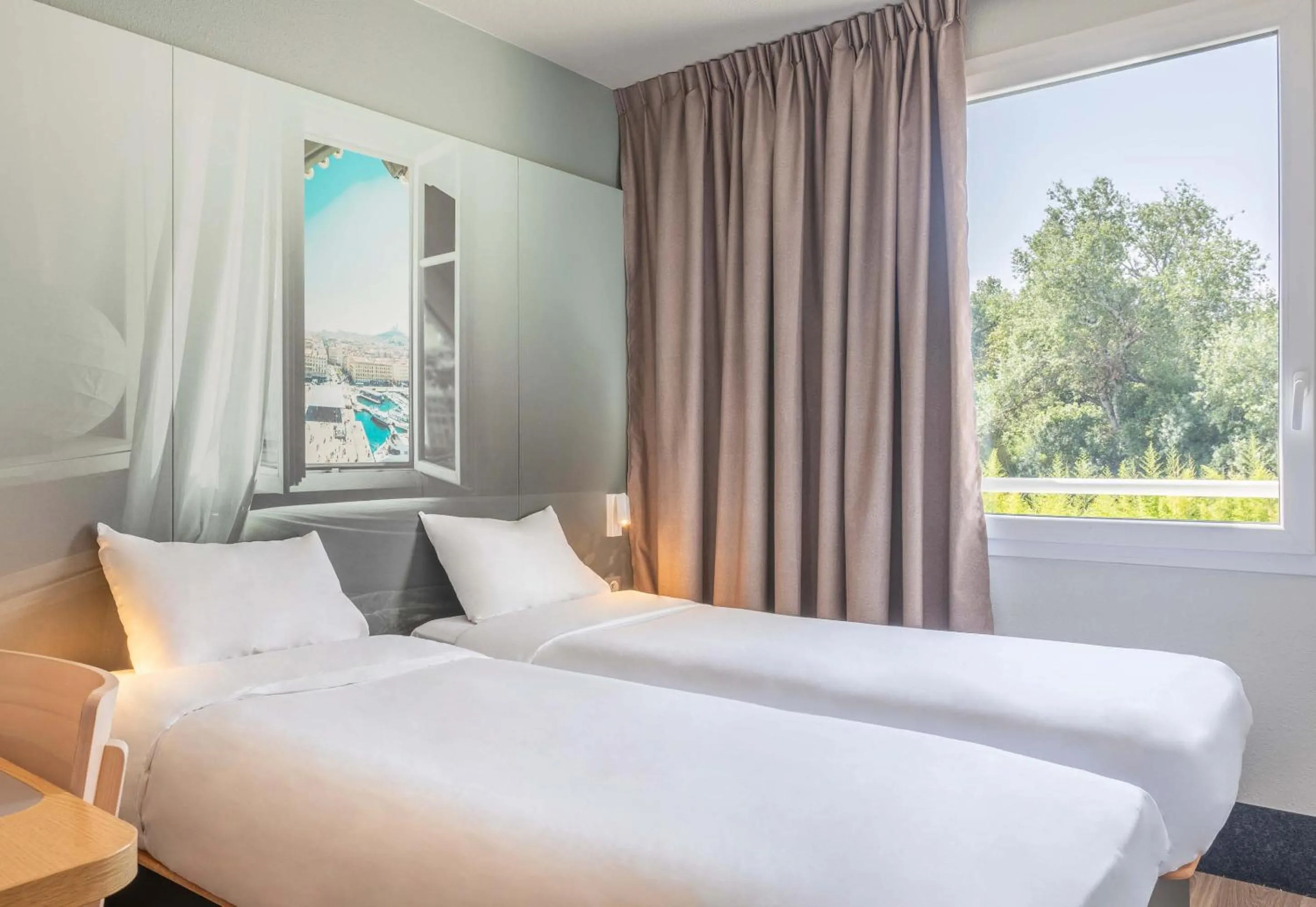 Bedroom, Bed in B&B HOTEL Marseille Aéroport Saint-Victoret