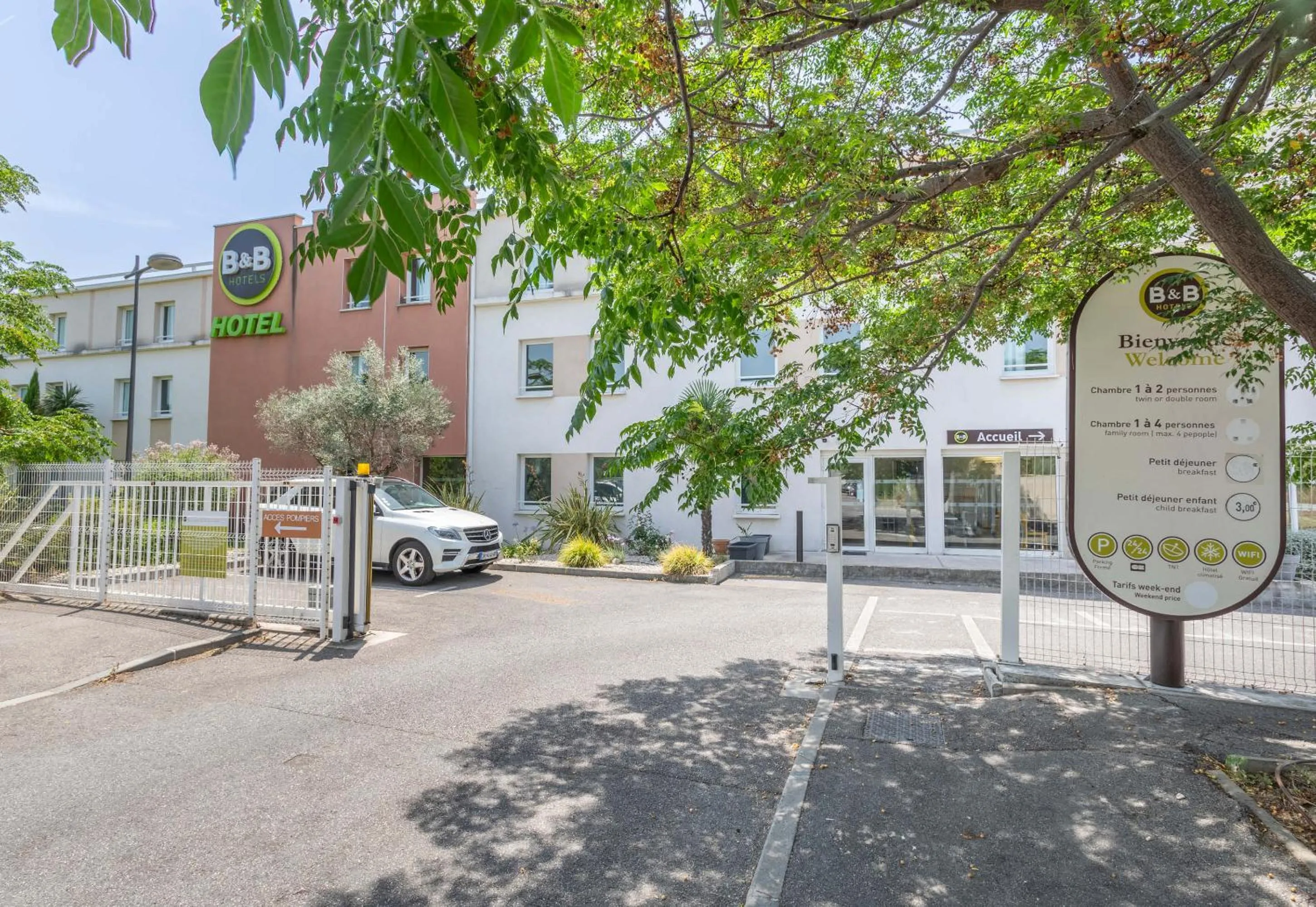 Parking in B&B HOTEL Marseille Aéroport Saint-Victoret