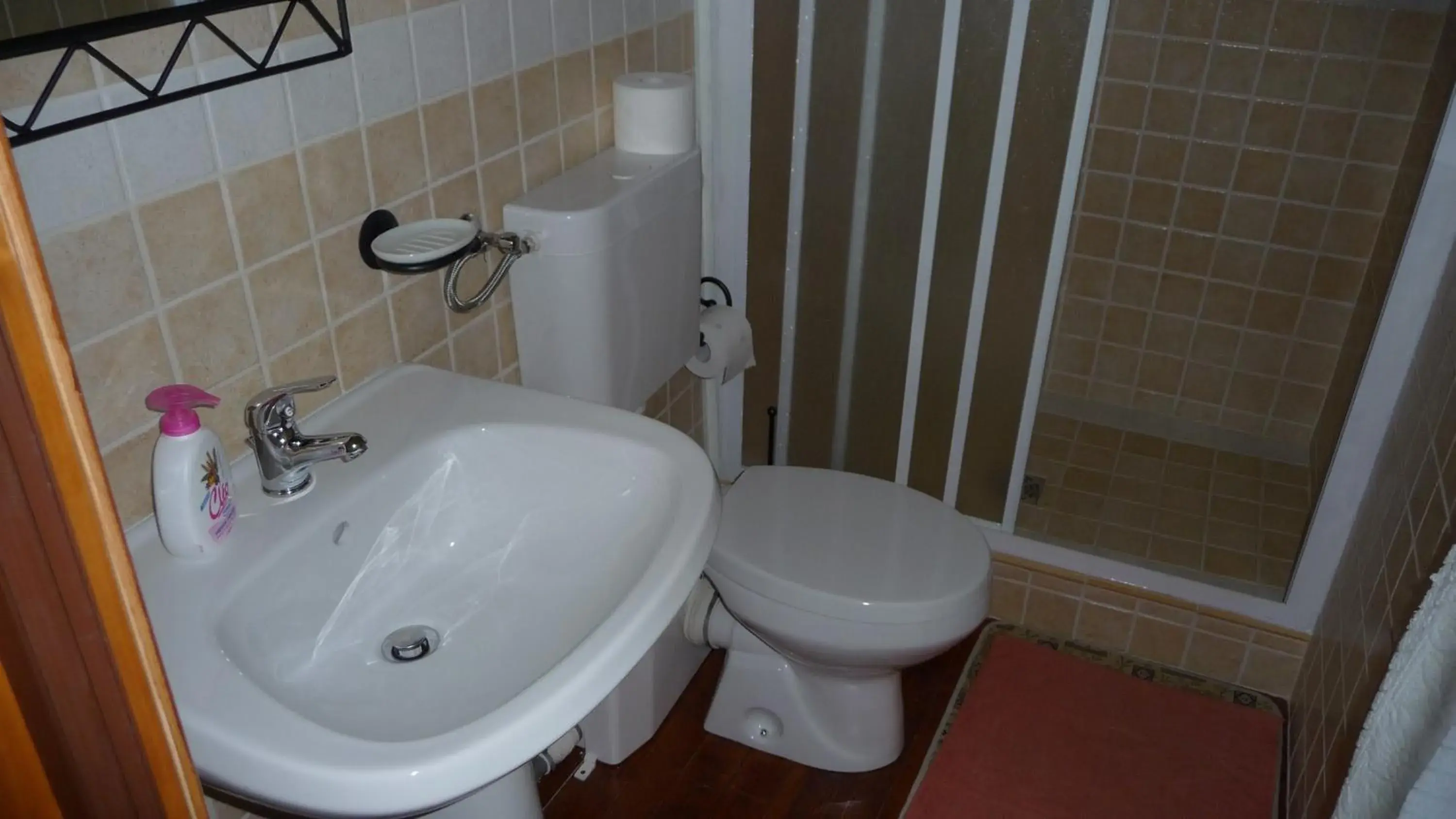 Double or Twin Room with Bathroom in B&B Nonna Peppina Double or Twin Room with Bathroom in B&B Nonna Peppina