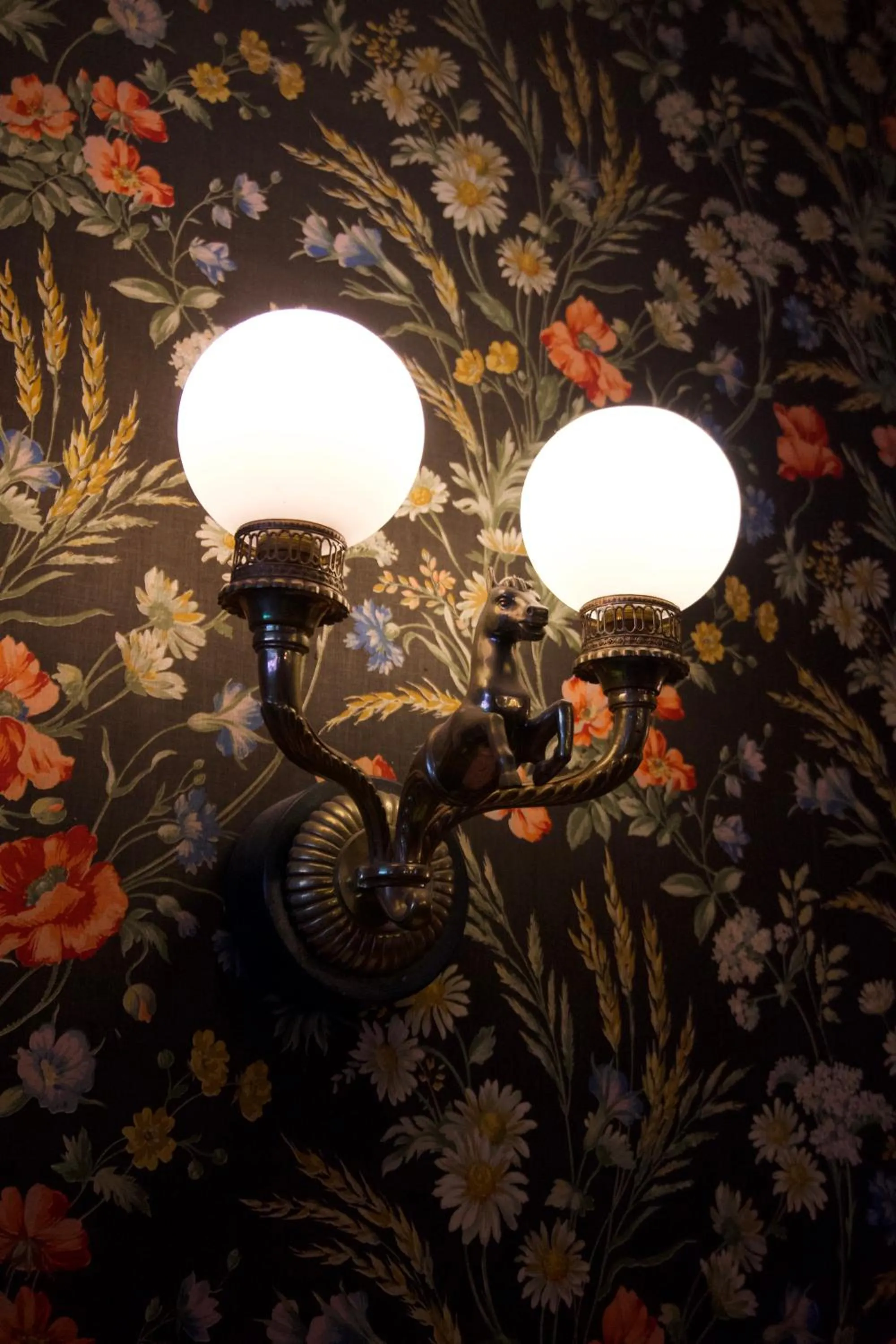 Decorative detail in Hôtel du Cheval Rouge