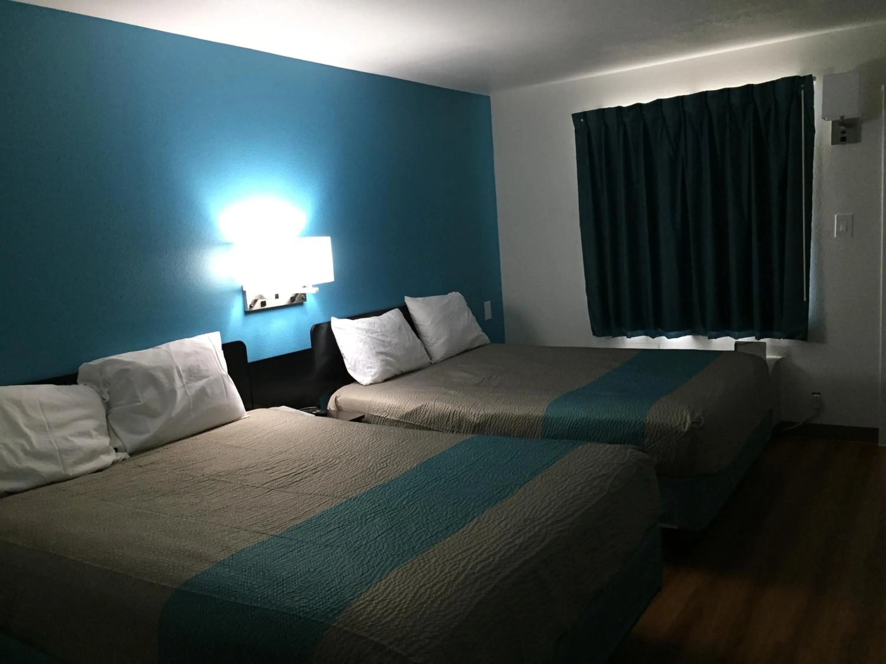 Bedroom, Bed in Motel 6-Prairie Du Chien, WI