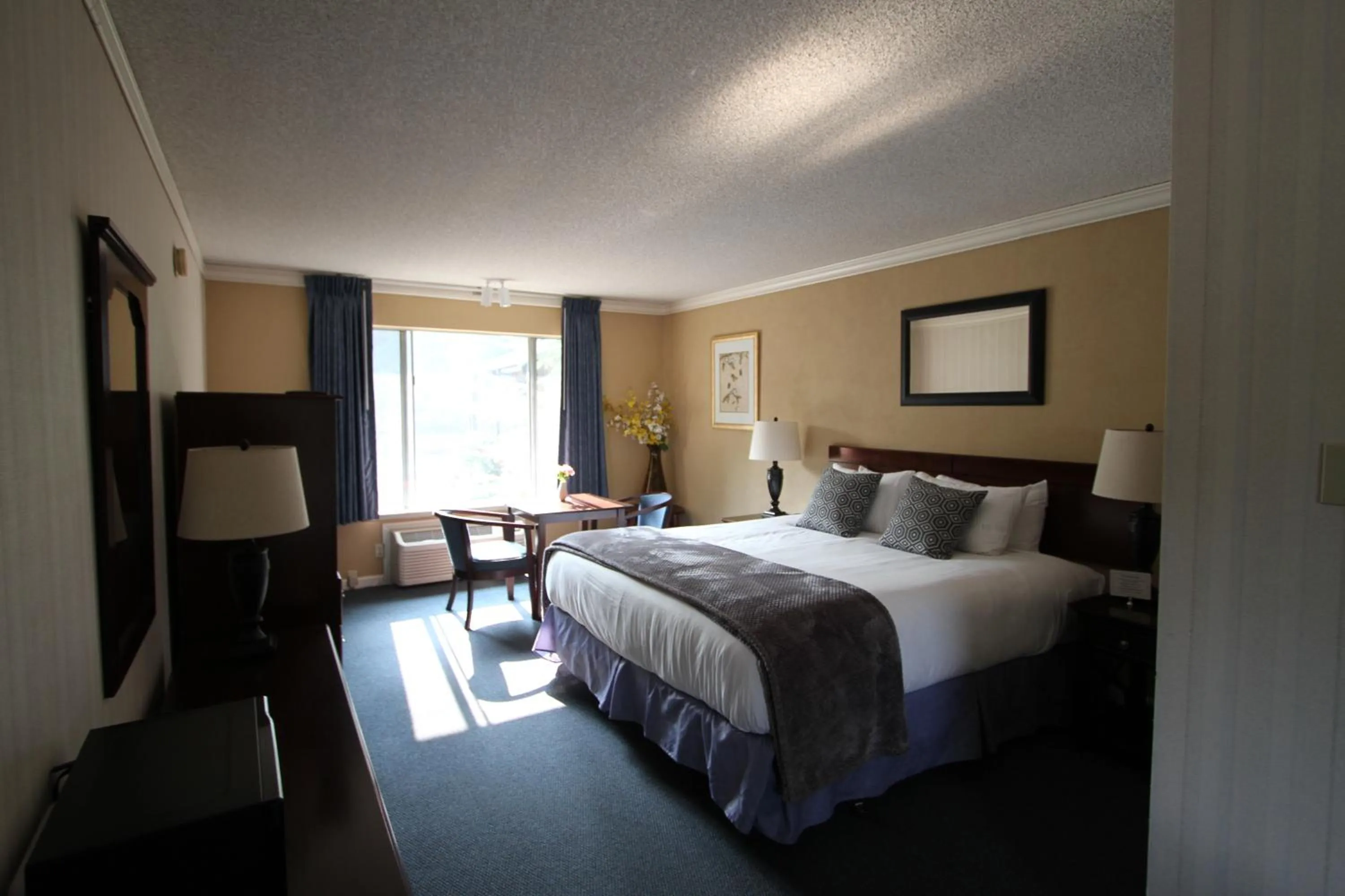 Bed in The Occidental Lodge