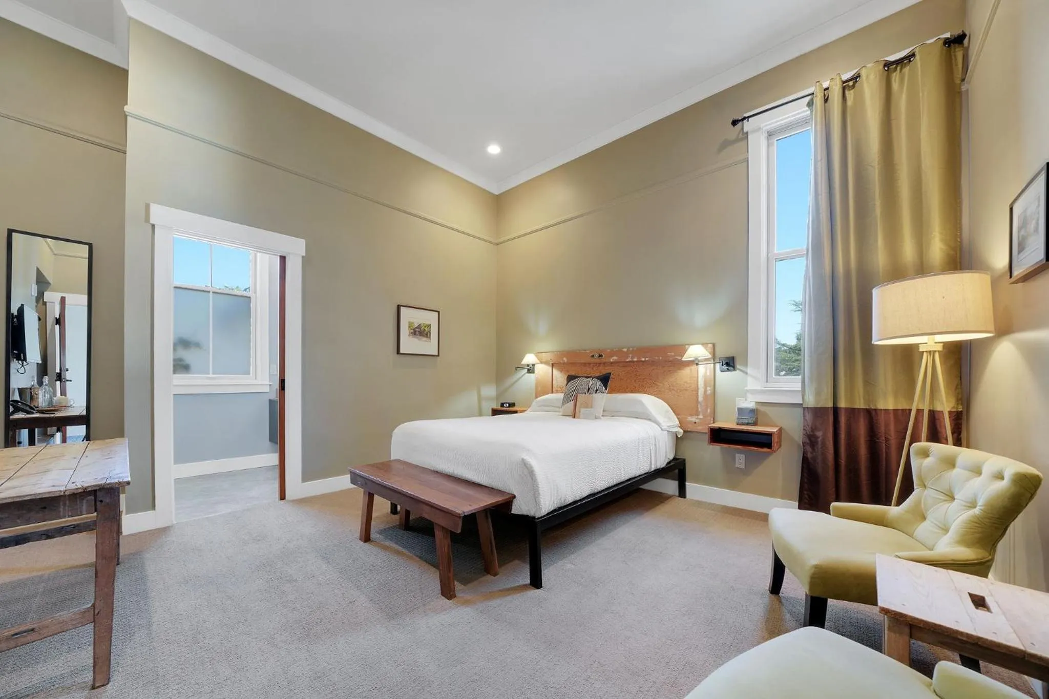 Bed in Hanford House