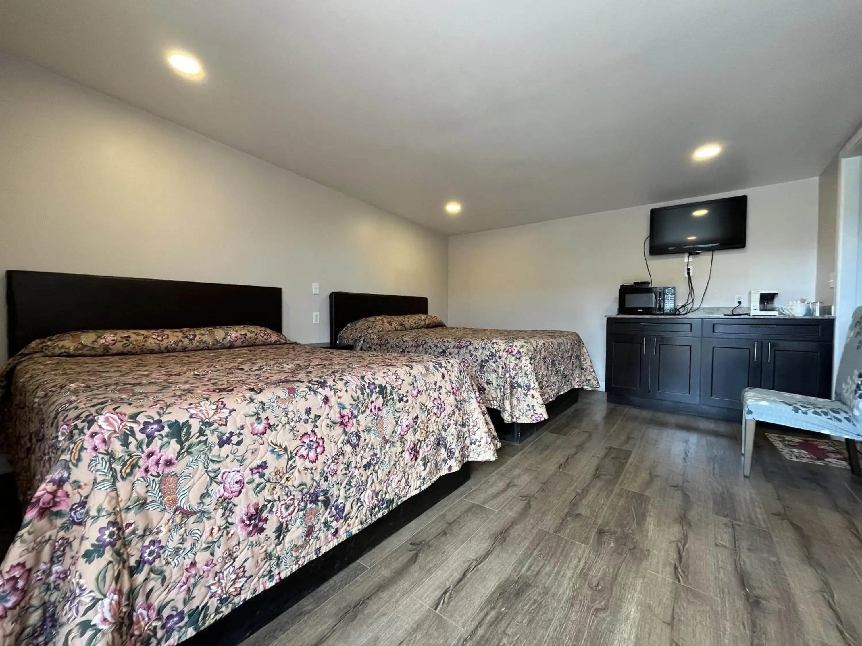Family Room in Kluane Park Inn Family Room in Kluane Park Inn