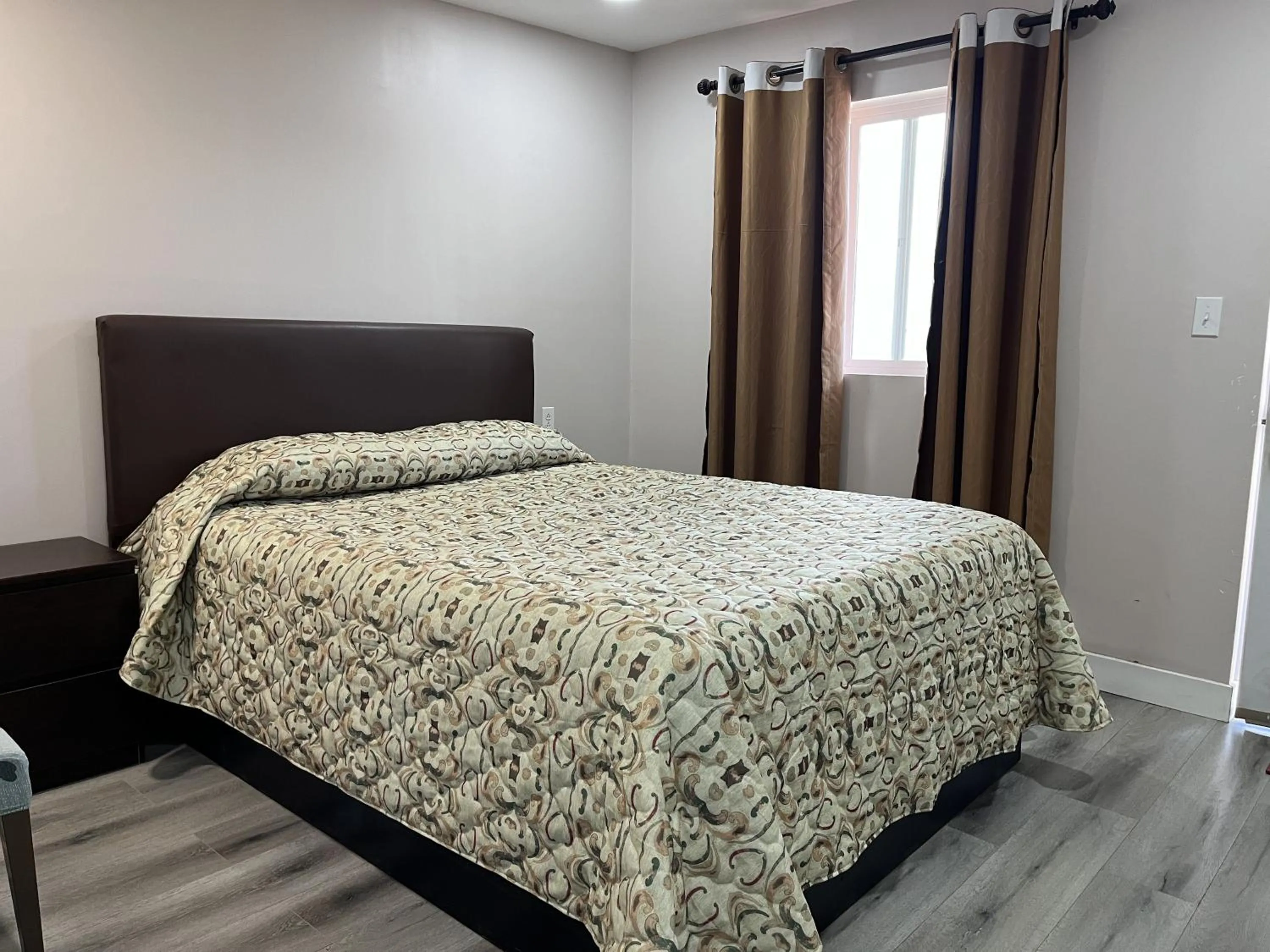 Bed in Kluane Park Inn