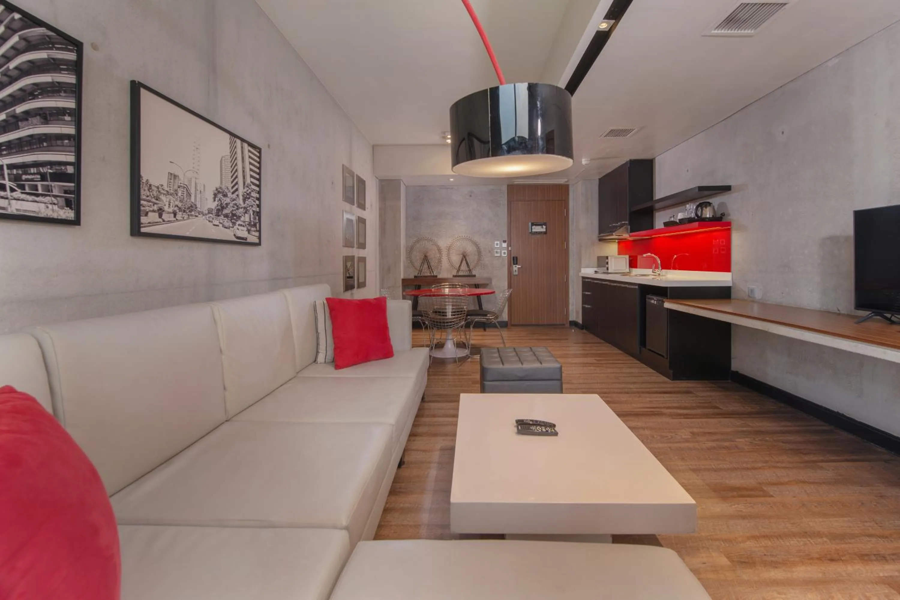 Kitchen or kitchenette in The B Hotel Quezon City