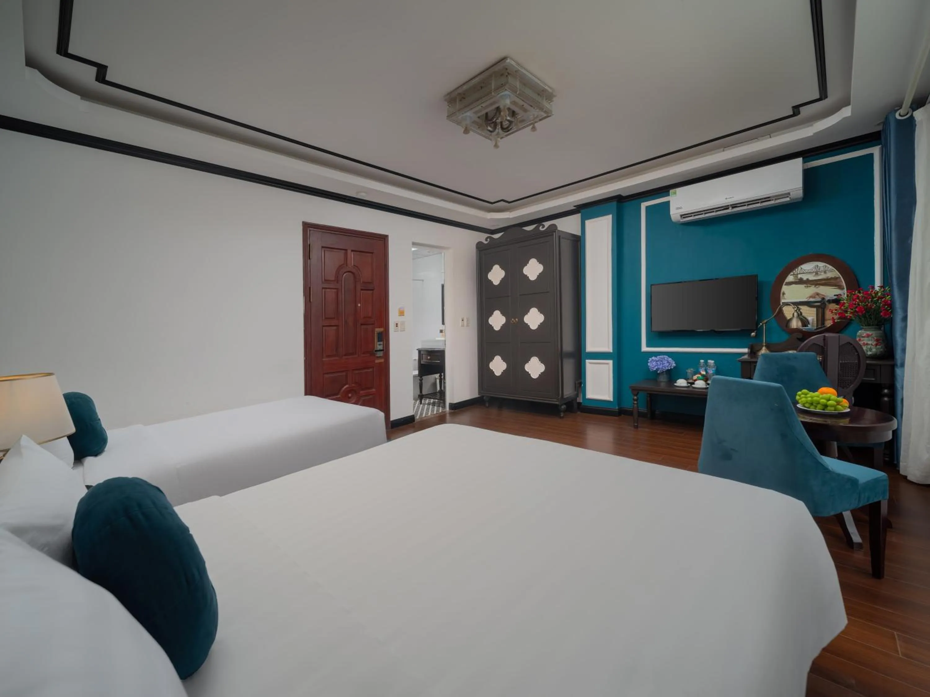 TV and multimedia, Bed in Hanoi Chic Boutique Hotel