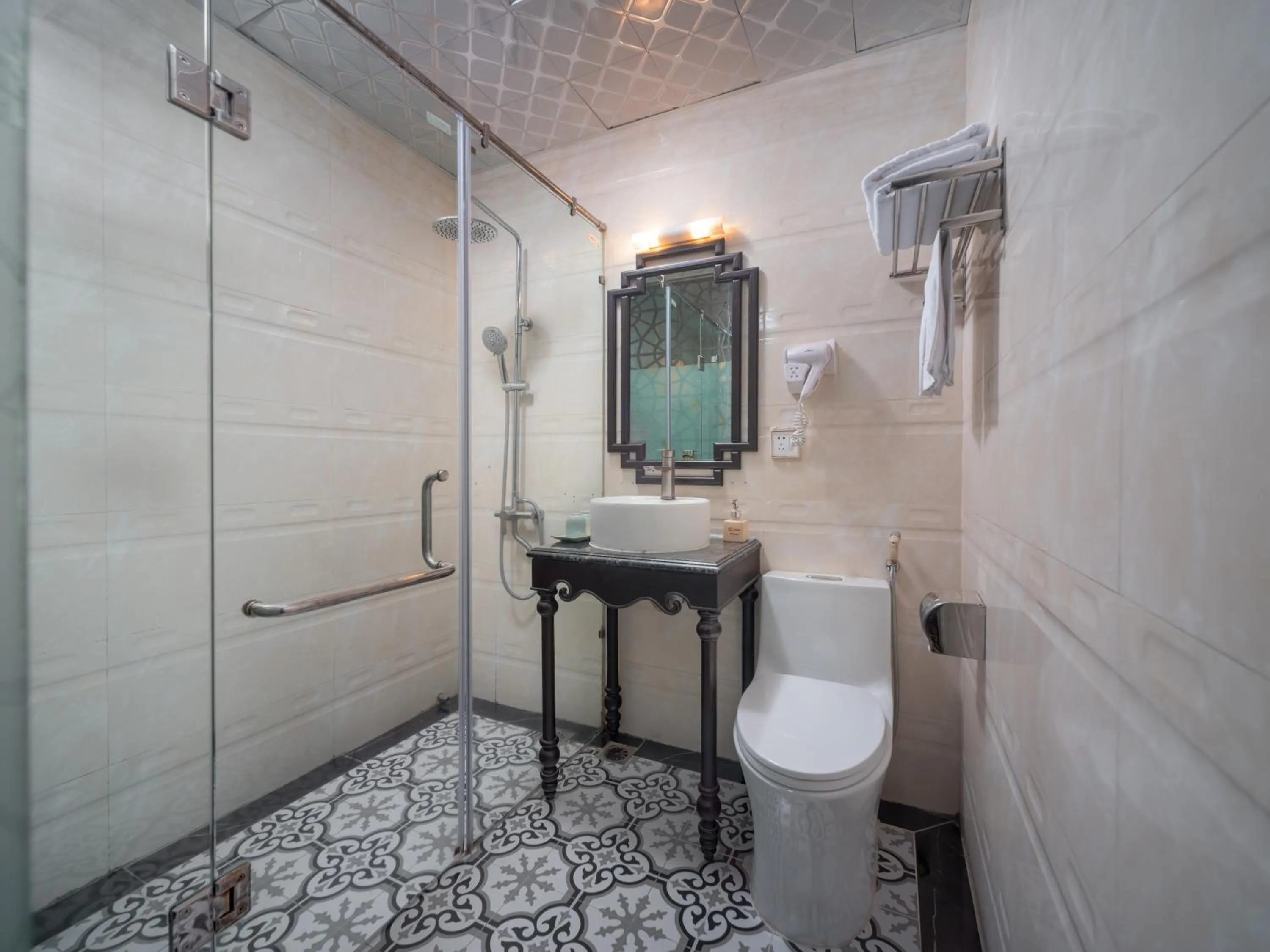 Shower in Hanoi Chic Boutique Hotel