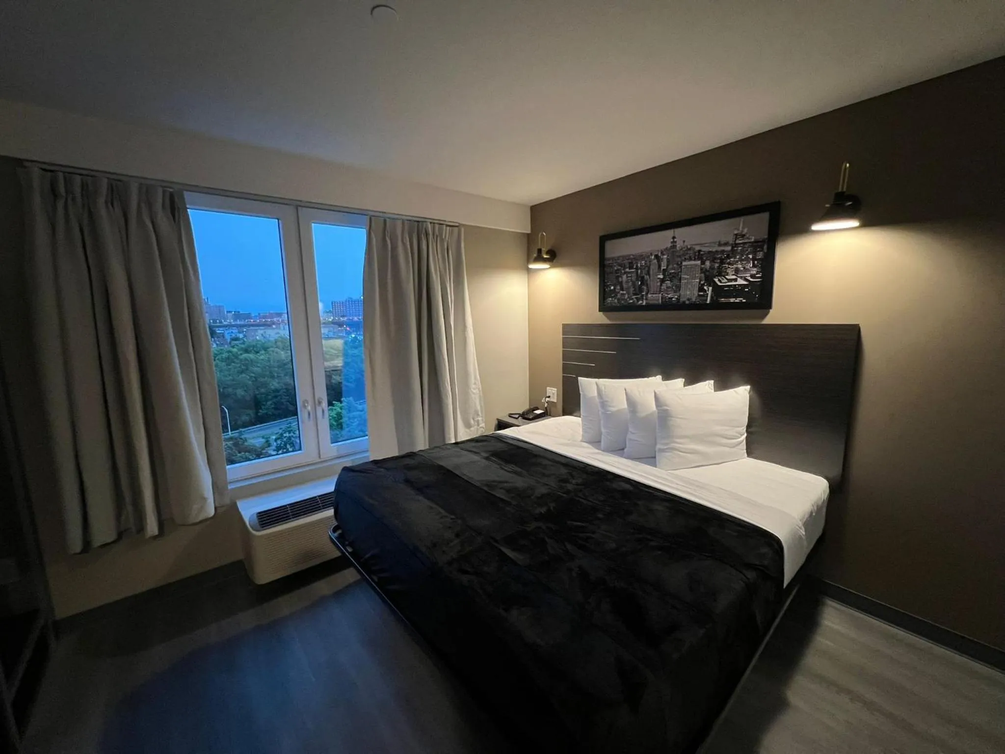 Bedroom, Bed in LIV Hotel Bronx GRAND OPENING