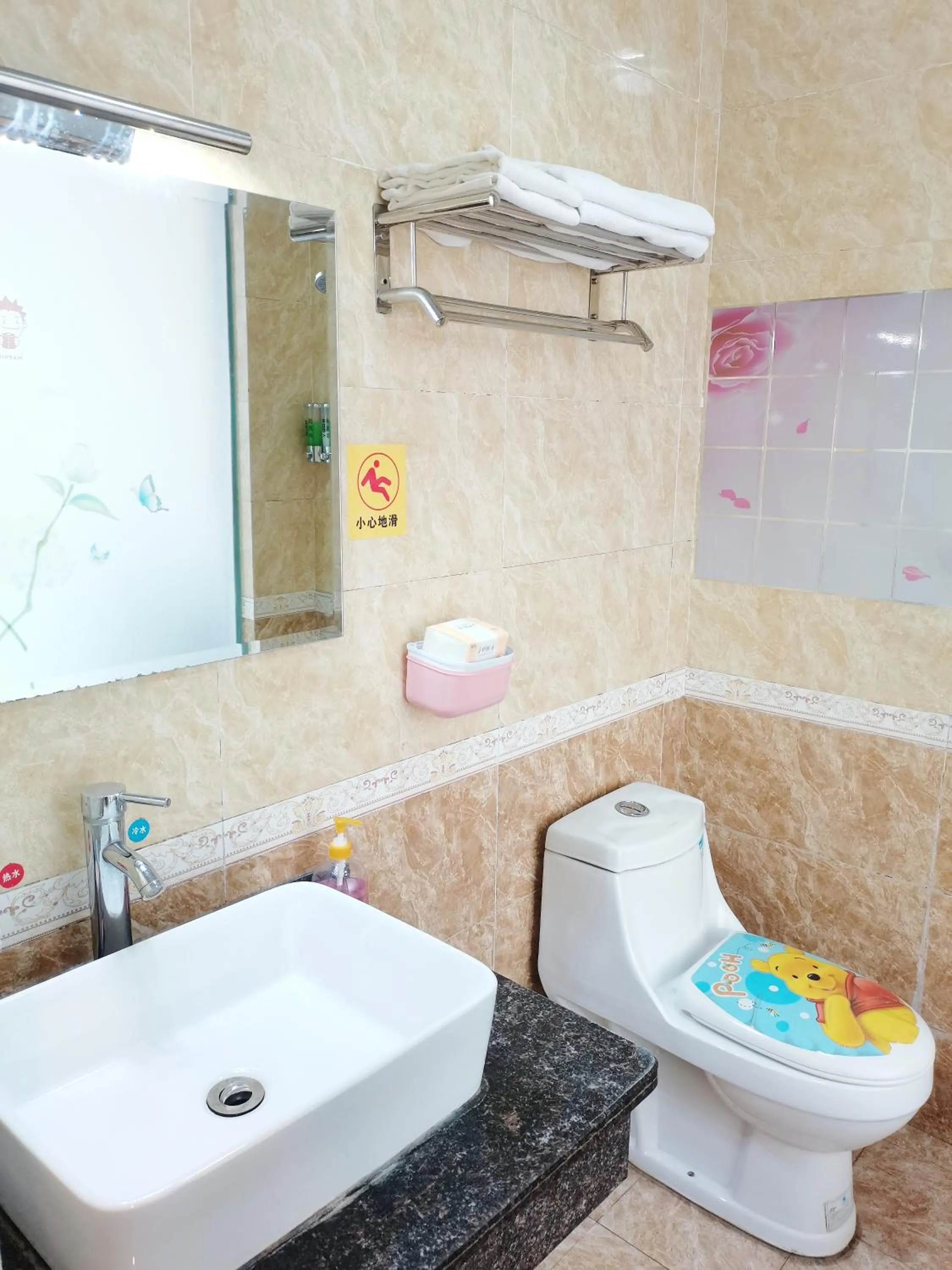 Toilet in Emeishan Moon Bay Hotel