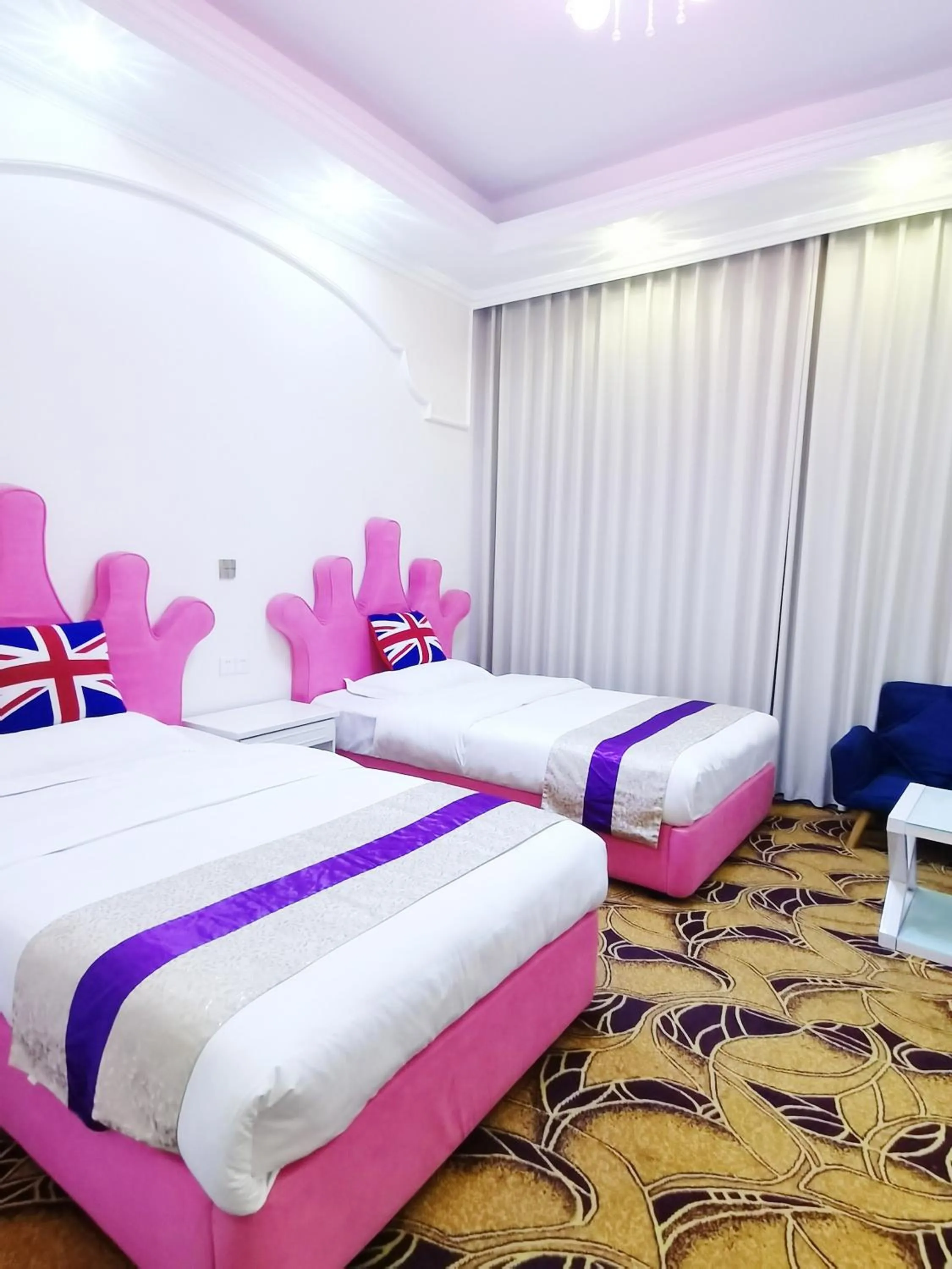 Bedroom, Bed in Emeishan Moon Bay Hotel