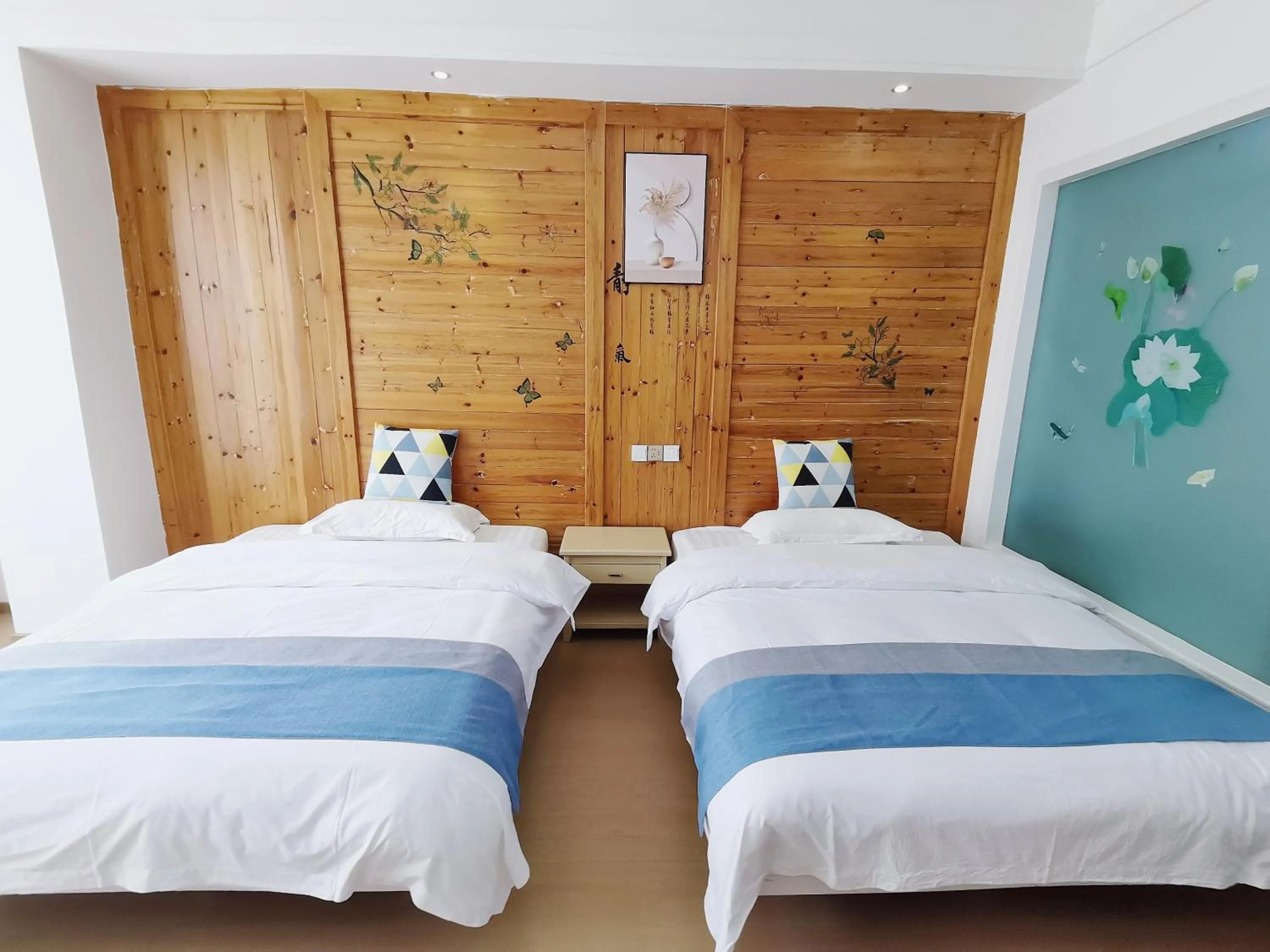 Bed in Emeishan Moon Bay Hotel