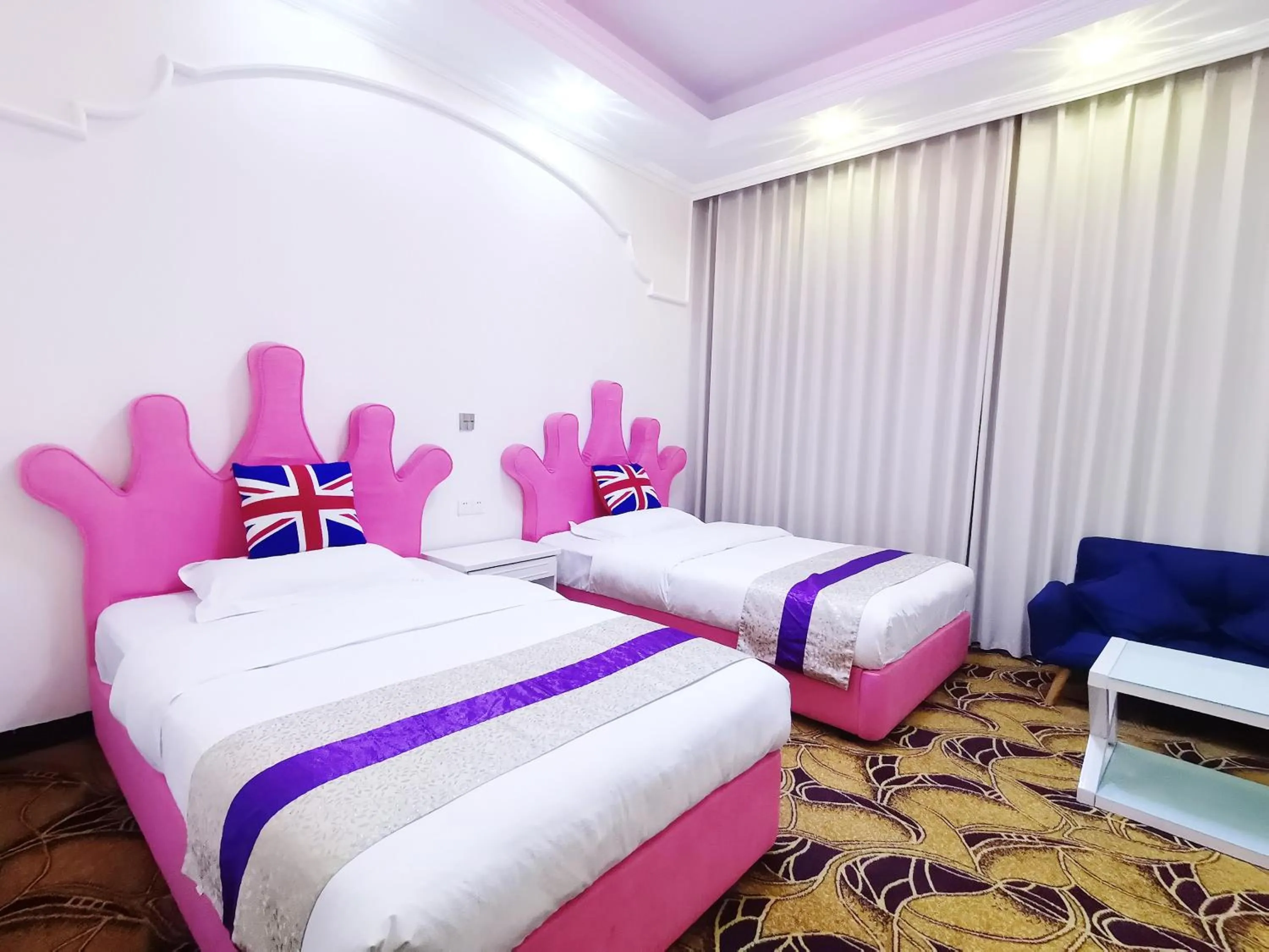 Bedroom, Bed in Emeishan Moon Bay Hotel