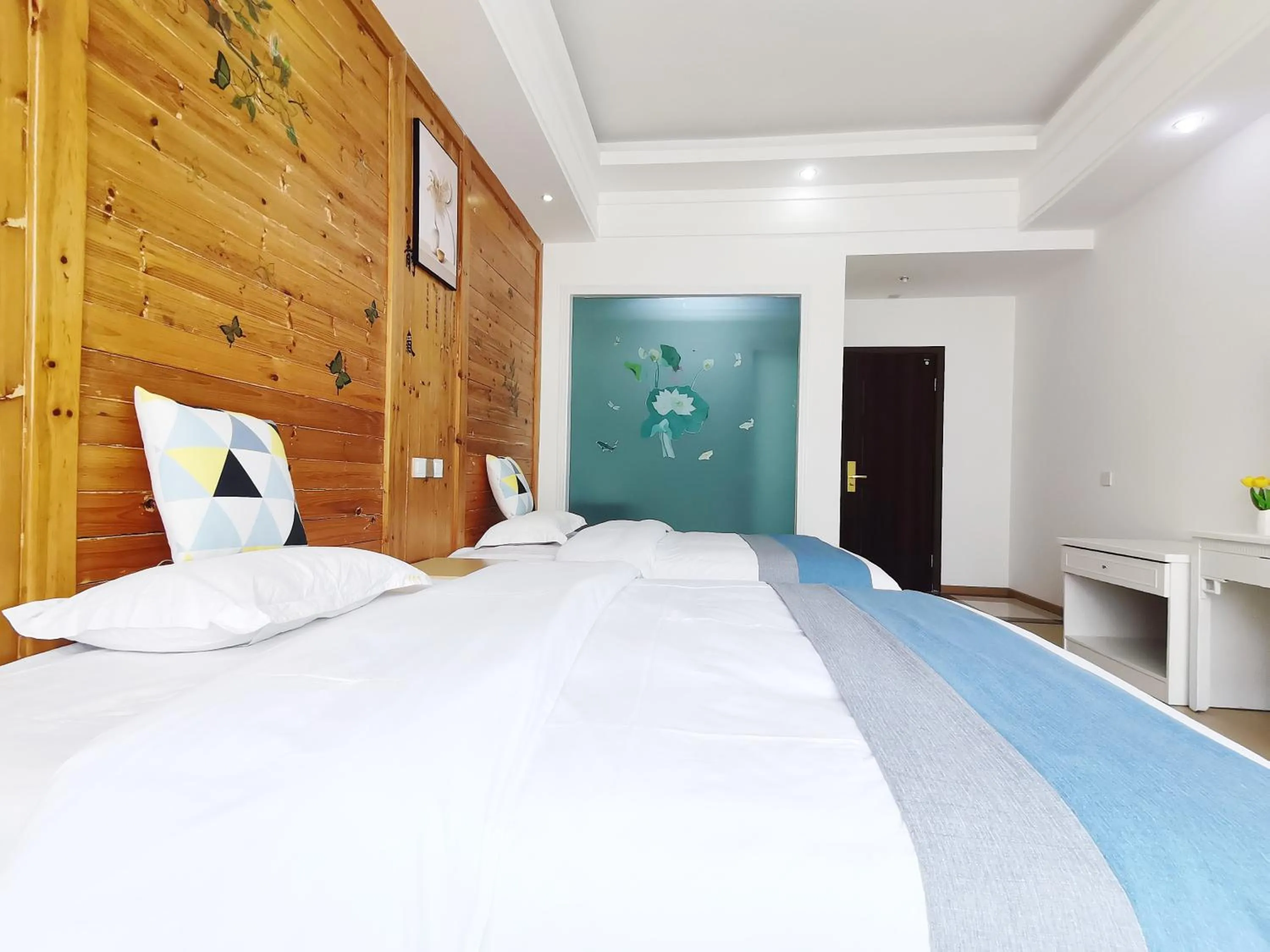 Bedroom, Bed in Emeishan Moon Bay Hotel