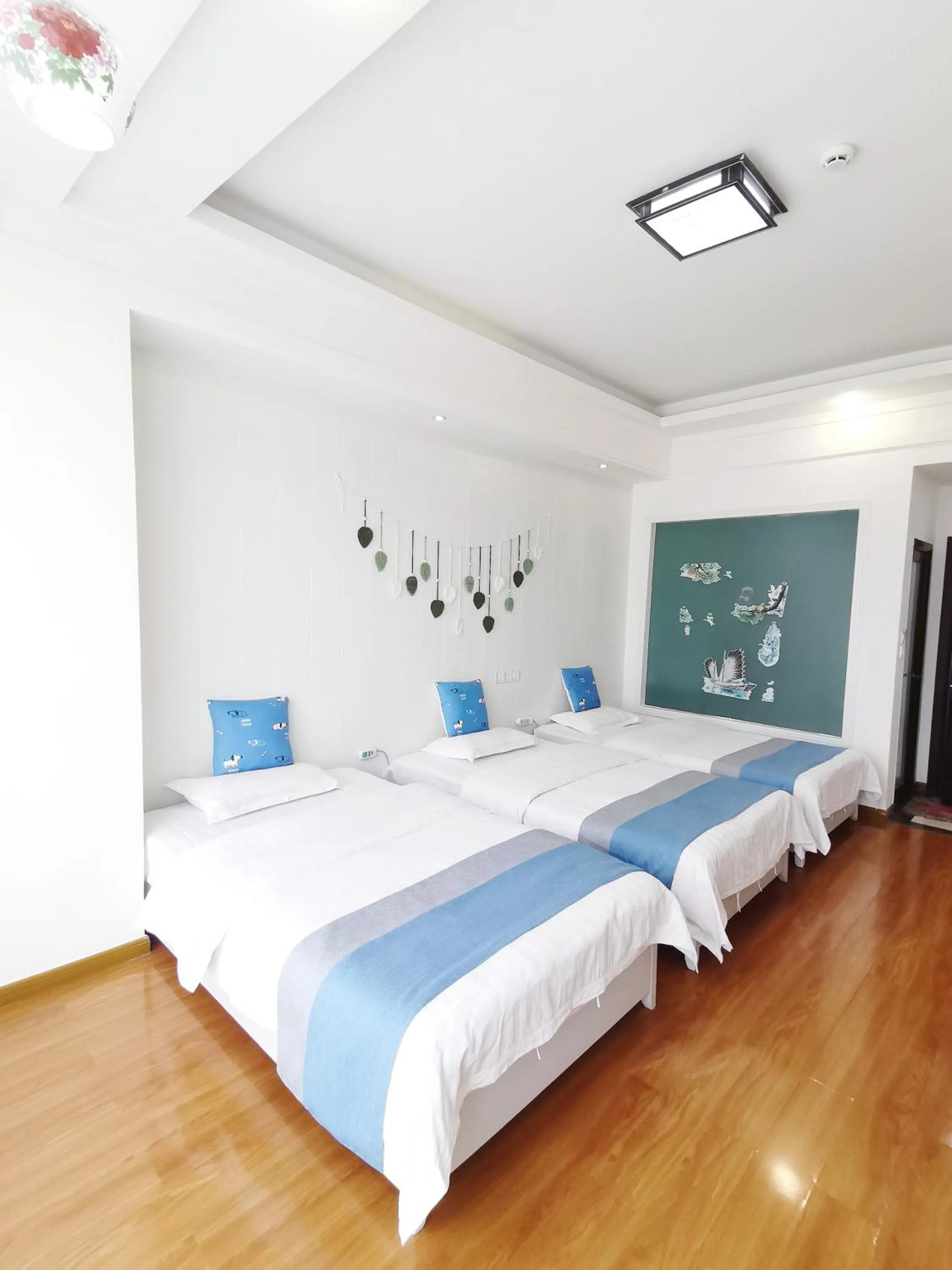 Bedroom, Bed in Emeishan Moon Bay Hotel