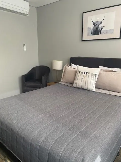 Bed in Windsor Castle Hotel