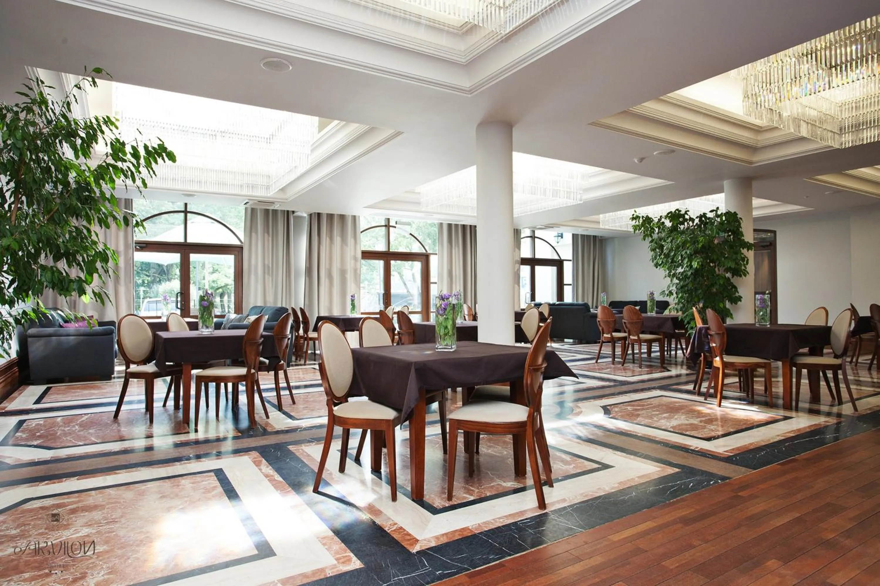 Restaurant/places to eat in Hotel Akvilon