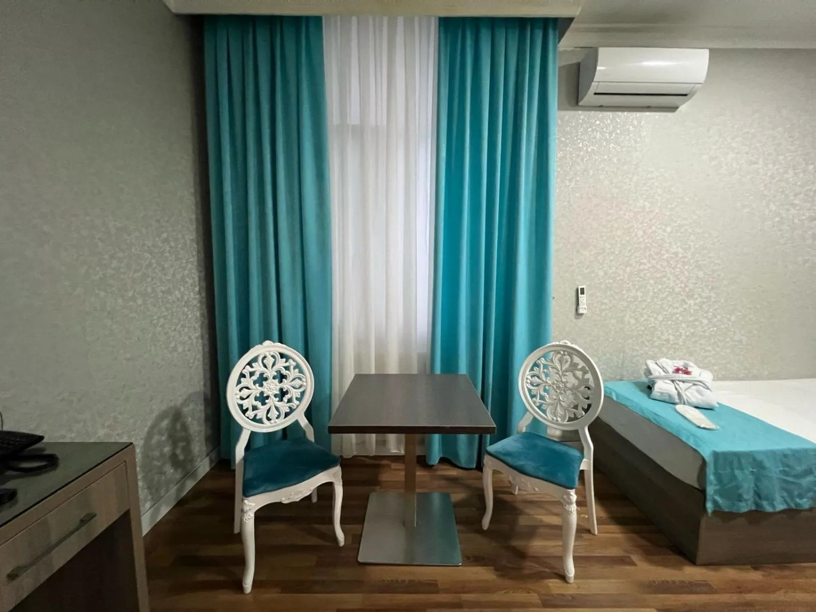 Deluxe Twin Room in Hotel Empire Business Baku